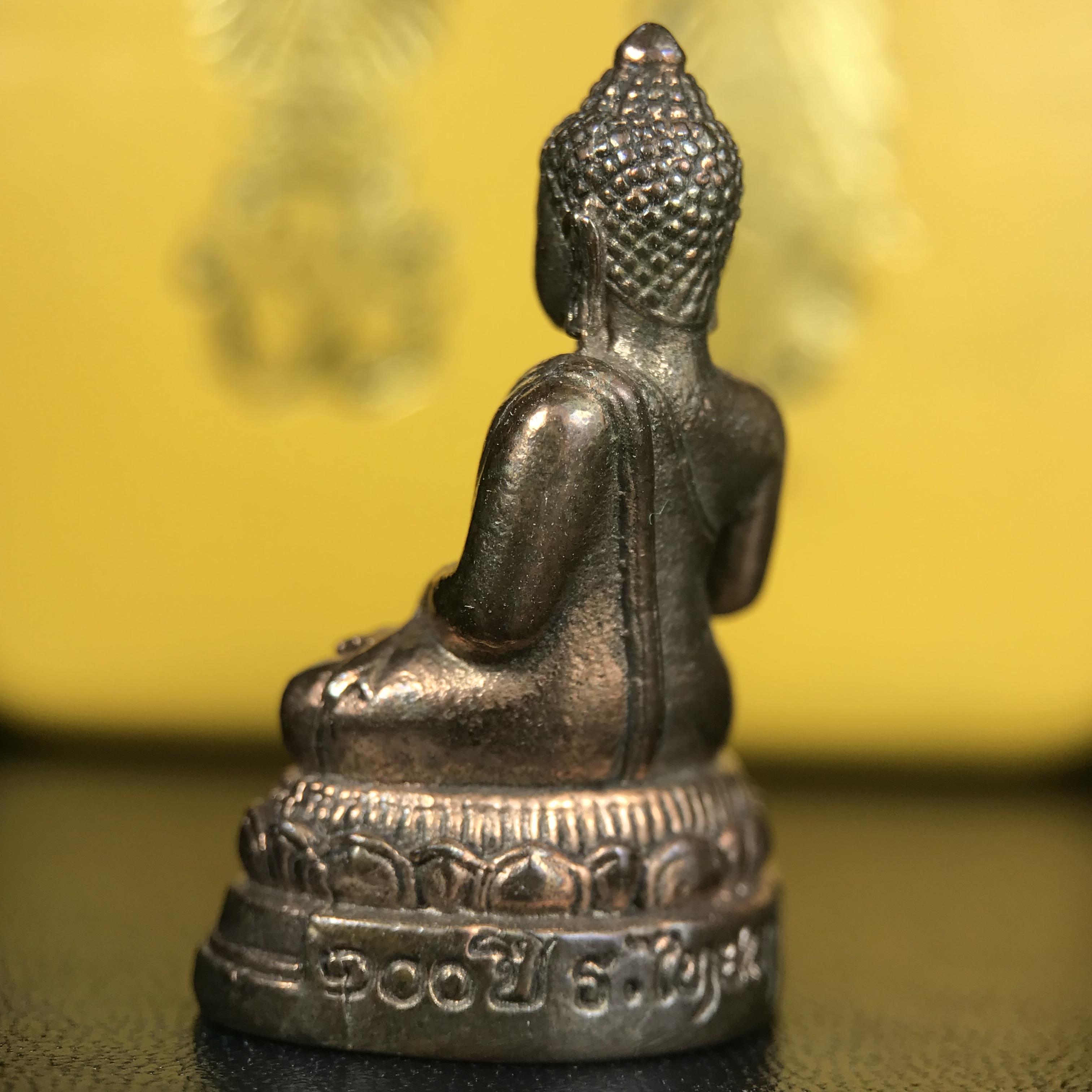 พระกริ่งพระพุทธนรสีห์ จปร.+ภปร. ครบรอบ 100 ปี ธนาคารไทยพาณิชย์ ปี 2550 พระกริ่งเนื้อนวโลหะพิเศษ(หล่อในพิธีเททอง)(หายาก)(พุทธศิลป์งดงาม)ด้านหน้าฐานประดับด้วยตราสัญลักษณ์ "จปร" และ "ภปร" (องค์เทหล่อในพิธีสร้างน้อย หายากมาก)1 ใน 1000 องค์