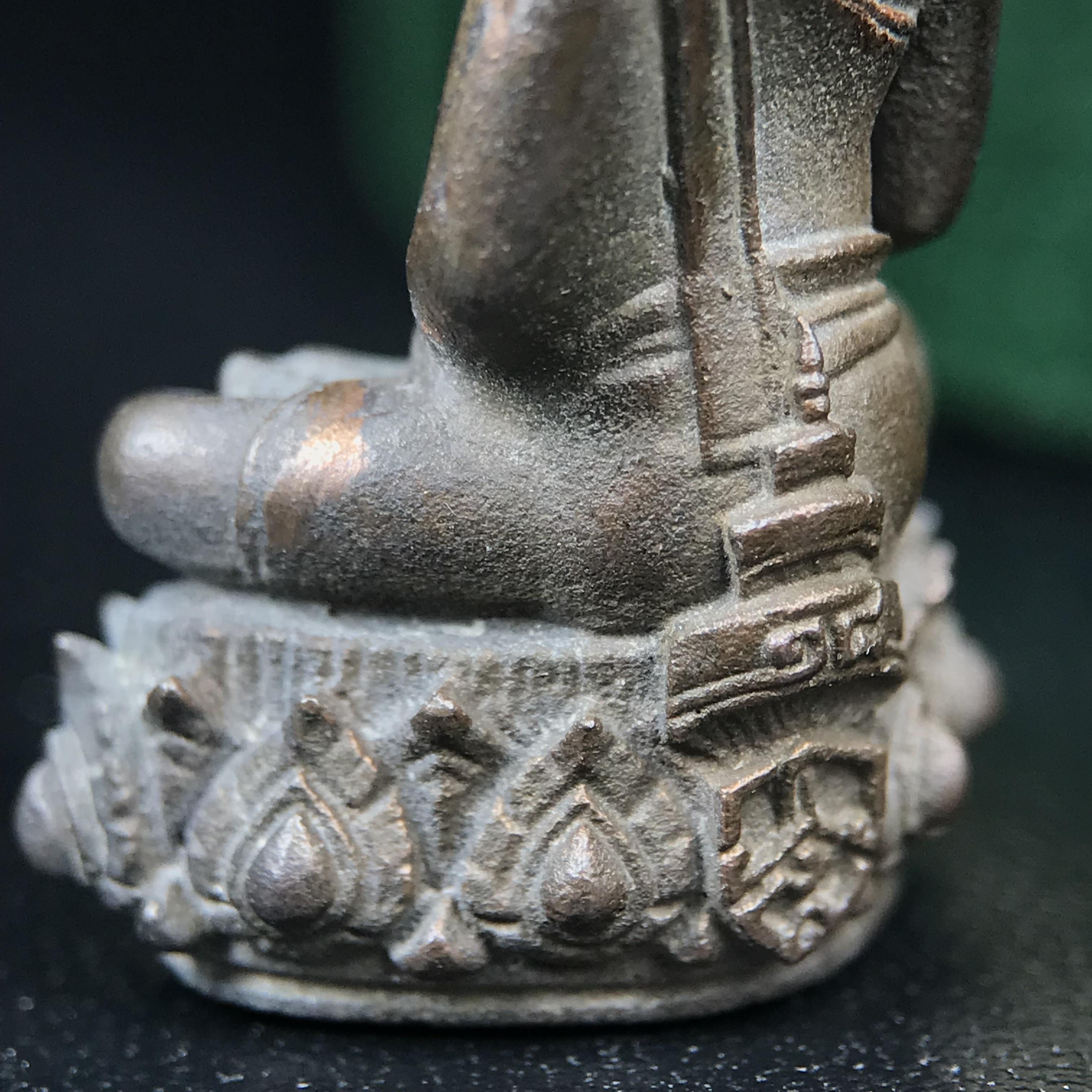 พระกริ่งวาสนา(รุ่นแรก) 80 พรรษา สมเด็จพระสังฆราช (วาสน์) วัดราชบพิธฯ ปี2521 เนื้อนวโลหะ(ตอกโค๊ตพระปิดตา) โดยมีหลวงปู่โต๊ะ วัดประดู่ฉิมพลีร่วมปลุกเสก พร้อมกล่องบรรจุเดิม(รุ่นแรก คอตั้งตรงได้สัดส่วน หายาก)