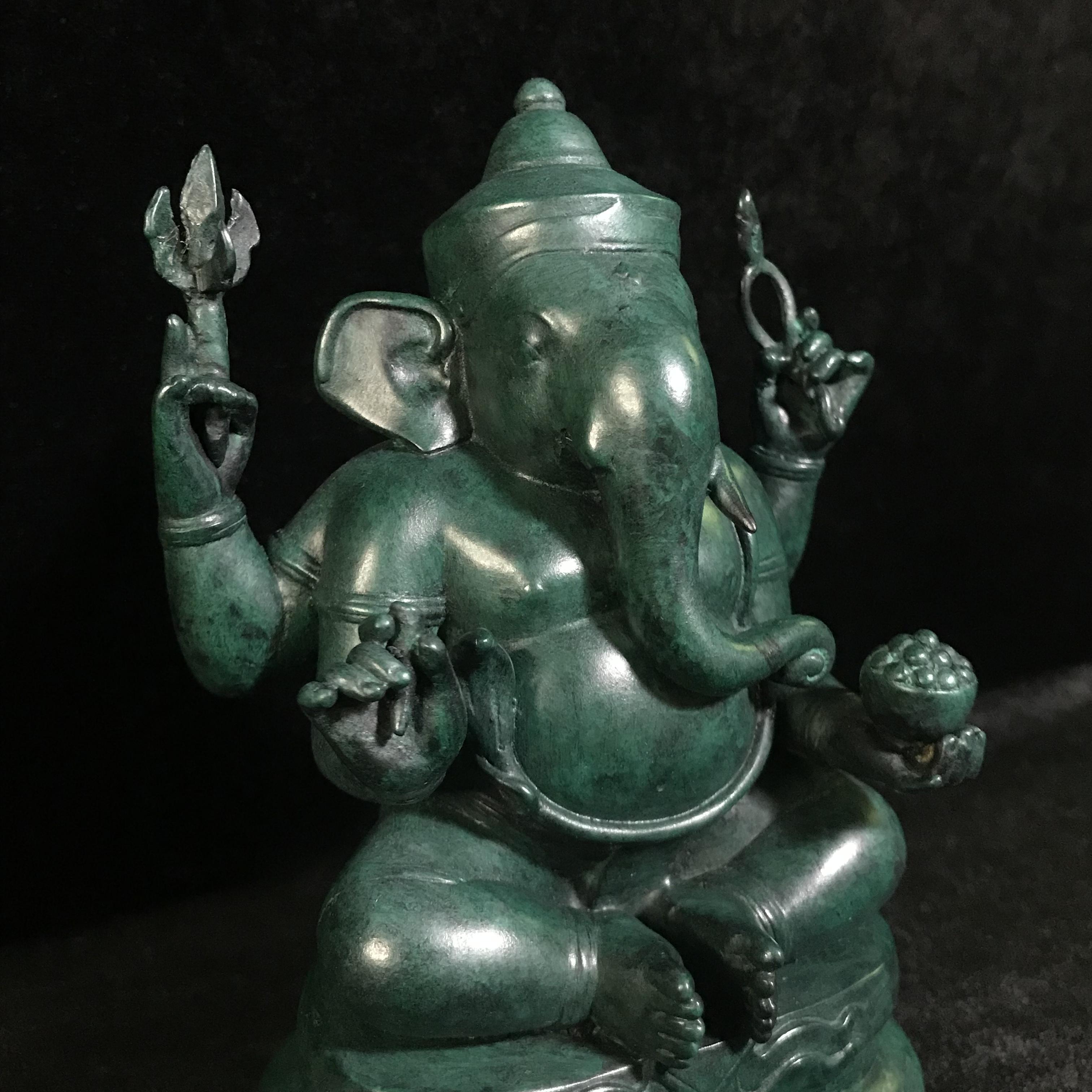 พระพิฆเนศวร 65 ปี คณะจิตรกรรม มหาวิทยาลัยศิลปากร ปี2551 ลอยองค์เนื้อสำริดขนาดหน้าตัก 3 นิ้ว(เนื้อสำริดเขียวพลาติน่า)