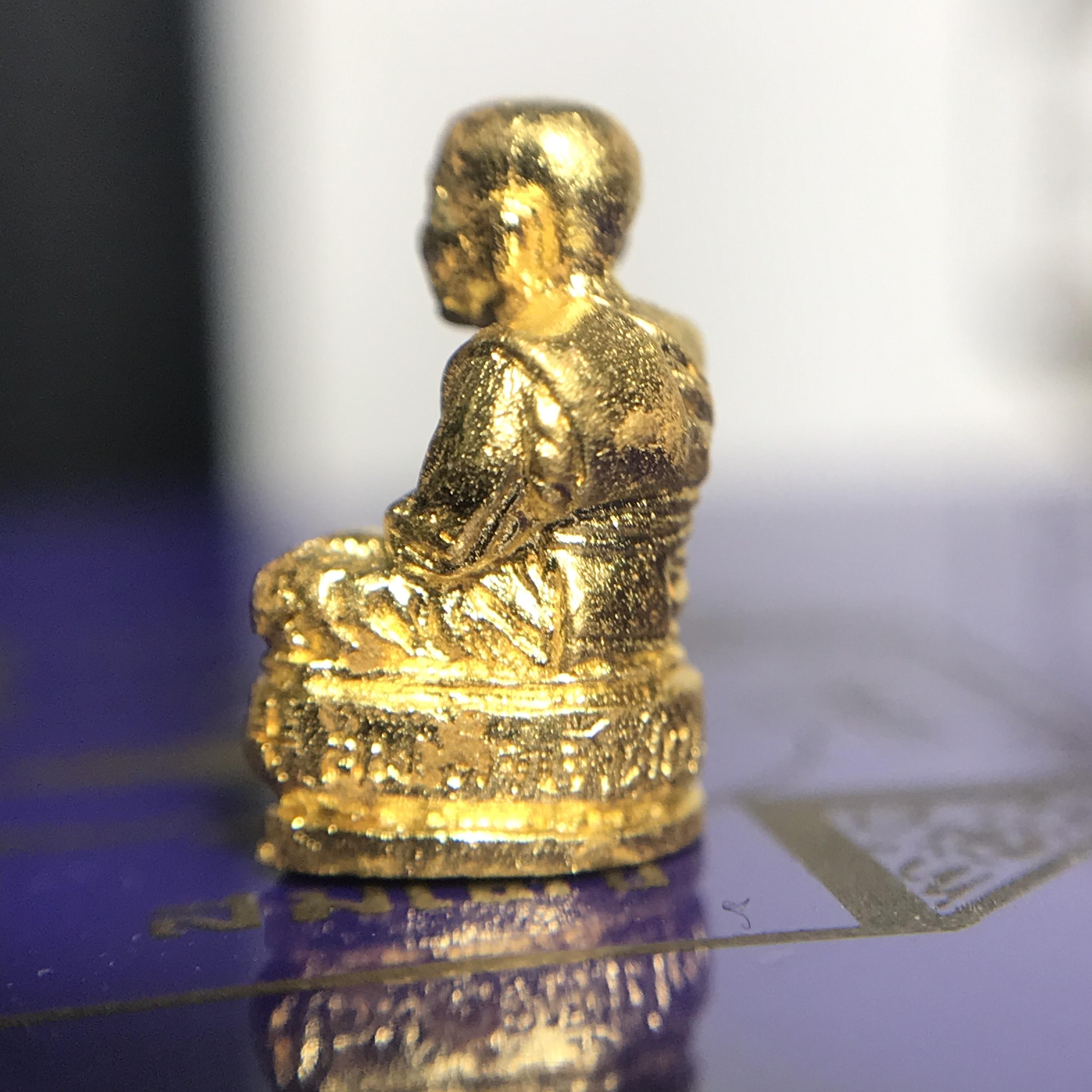 หลวงพ่อทวด สธ. รุ่นสมเด็จเจ้าฟ้ามหาจักรี 48พรรษา จัดสร้างโดยสภากาชาดไทย ปี2546 (รูปหล่อขนาดห้อยคอ) เนื้อทองคำหนัก 2.02 กรัม พร้อมกล่องบรรจุเดิมสวยงาม