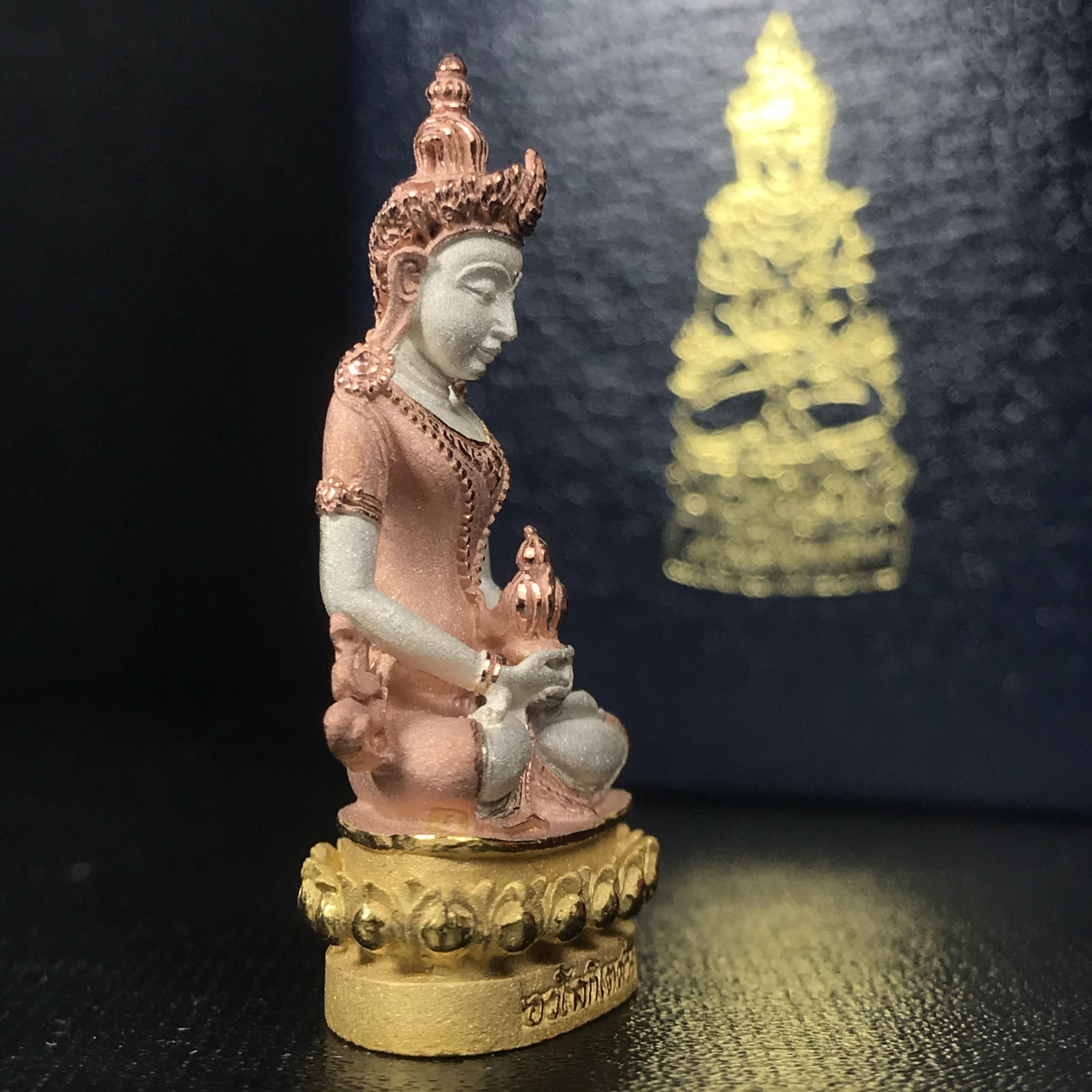 พระกริ่งอวโลกิเตศวร ( เจ้าแม่กวนอิม ) วัดโพธิ์แมนคุณาราม เนื้อเงิน 3 กษัตริย์ พ่นทราย รุ่นอุดมโภคทรัพย์ พ.ศ.2539(อีกหนึ่งรุ่นยอดนิยม พุทธศิลป์สวยงดงาม)