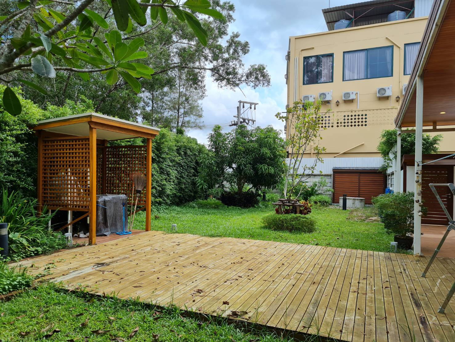 For Rent : 2Story beautiful house with big yard 3 bedroom