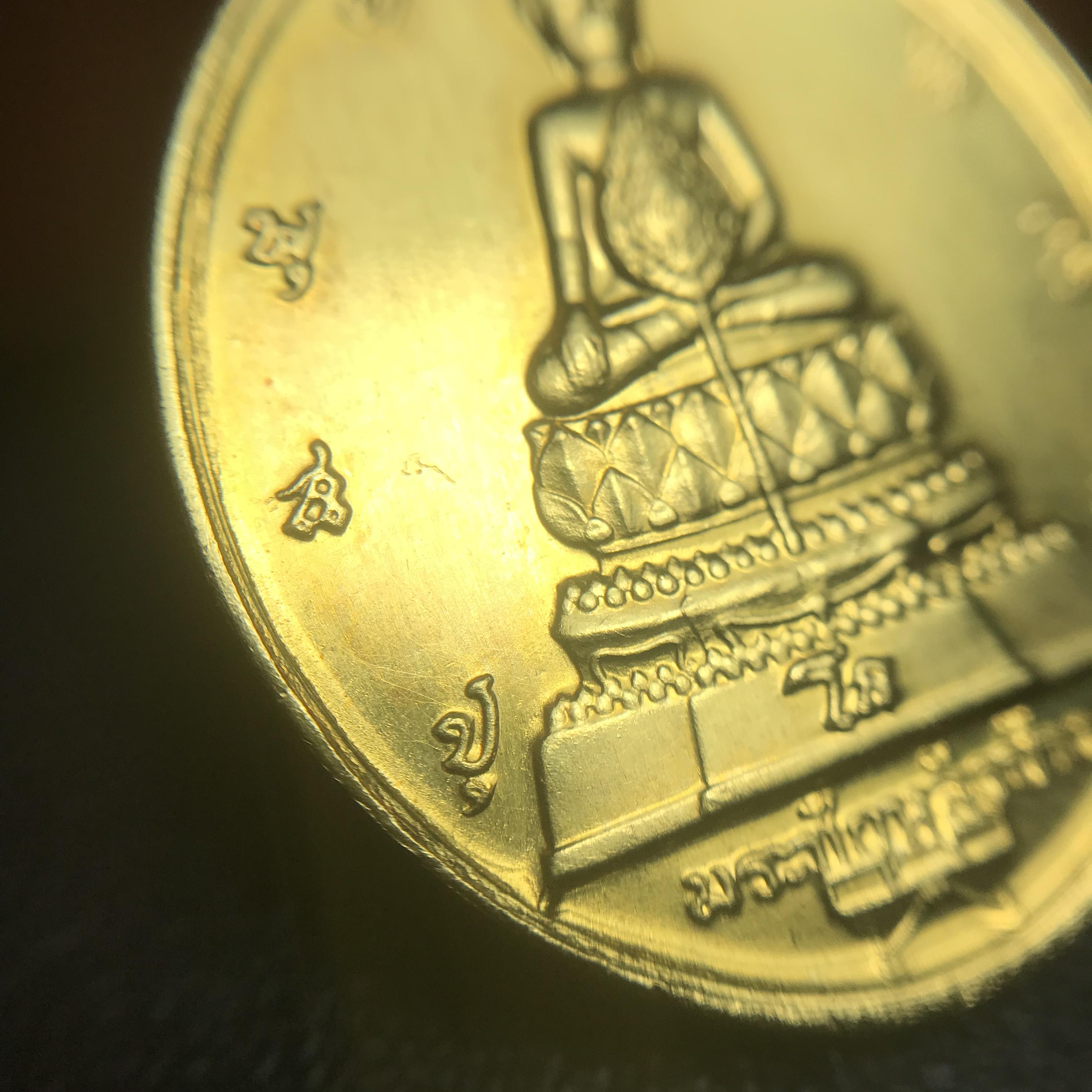 เหรียญพระชัยหลังช้าง ภปร. ปี2530 เนื้อทองคำ พิมพ์ใหญ่ 15กรัม(หนักหนึ่งบาท) พิธีใหญ่ นิยม สภาพสวย กล่องบรรจุเดิมครบ หายากมาก