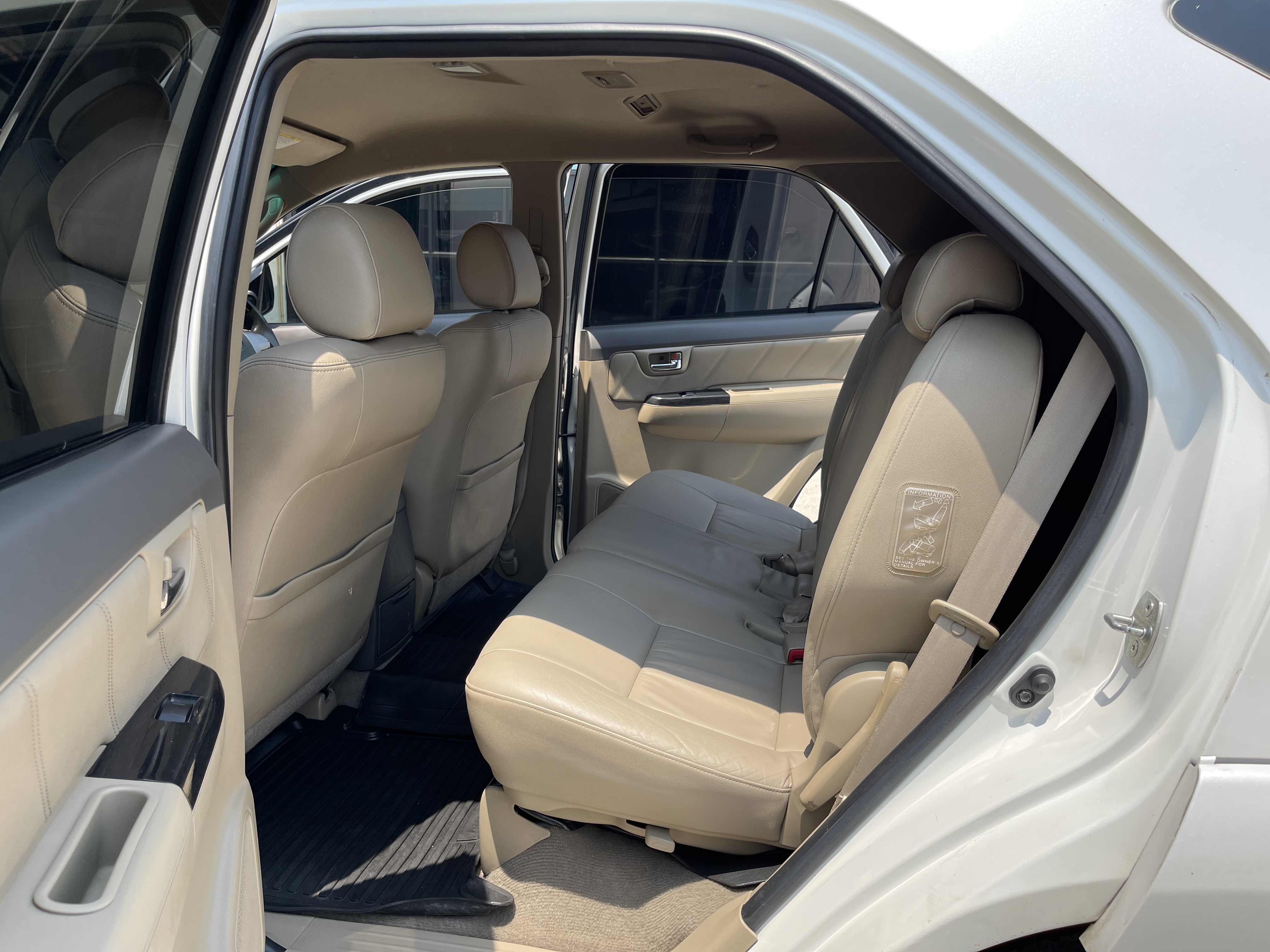 Toyota Fortuner 3.0 V 2WD At 2012 ขาวมุก