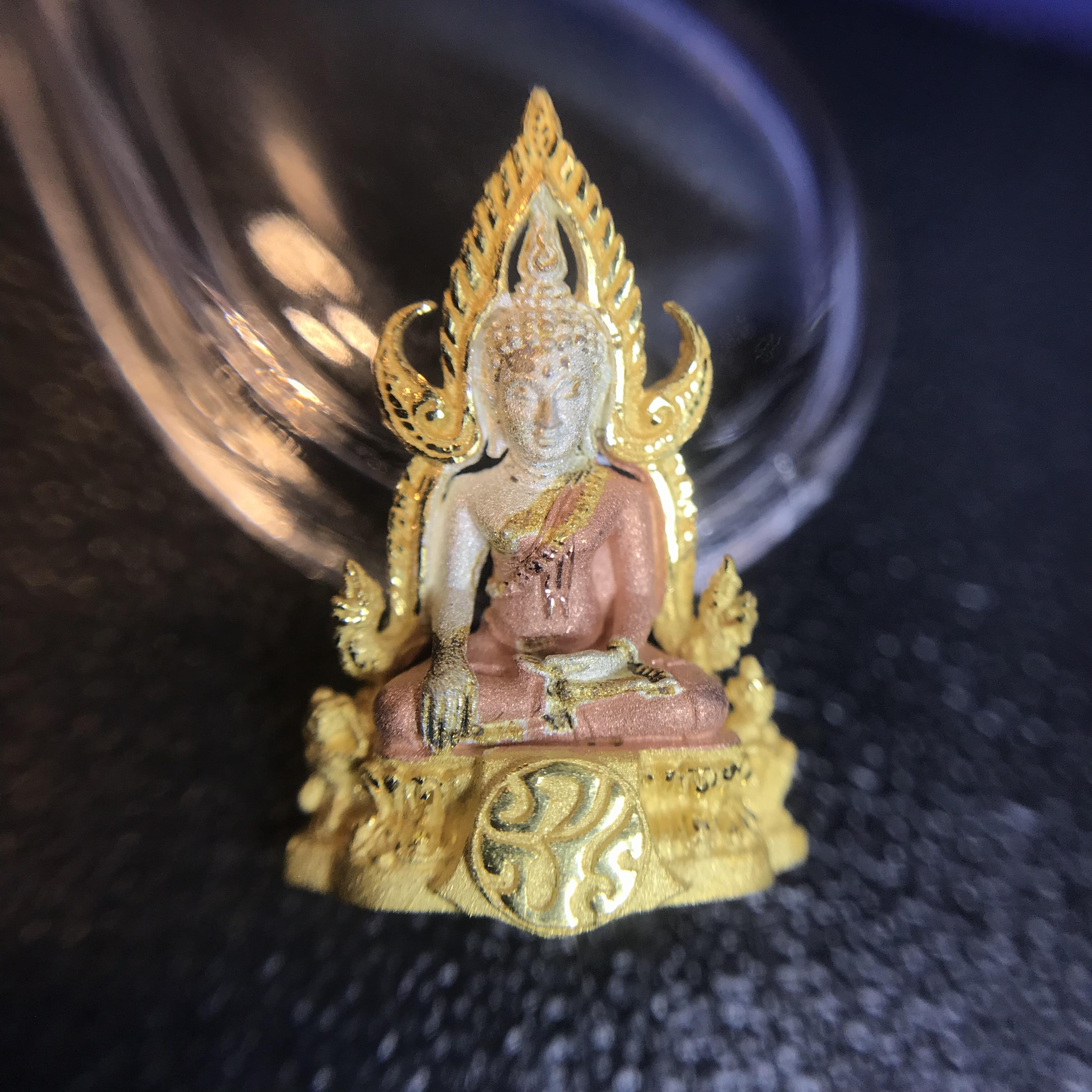 พระพุทธชินราช ภปร. โครงการ เพราะแผ่นดินนี้คือแผ่นดินเกิด เนื้อเงินชุบสามกษัตริย์ ปี2551 ขนาดหน้าตัก1/4นิ้ว (สวยงามหายาก)