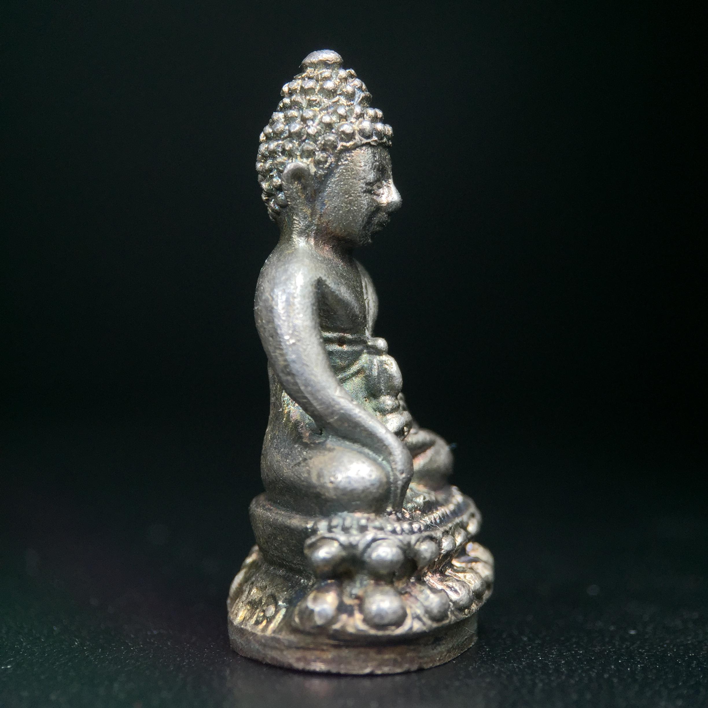 พระกริ่งศาสดา ภปร. วัดบวรนิเวศวิหาร ปี 2532 จัดสร้างในโอกาสสองทศวรรษรามาธิบดี เพื่อศูนย์การแพทย์สิริกิติ์ เนื้อเงิน+เนื้อนวโลหะ(1ชุดรวม 2 องค์) (พิธีใหญ่ มวลสารมงคล สวยงามเข้มขลัง)สมเด็จพระญาณสังวร สมเด็จพระสังฆราชฯเสด็จเททอง