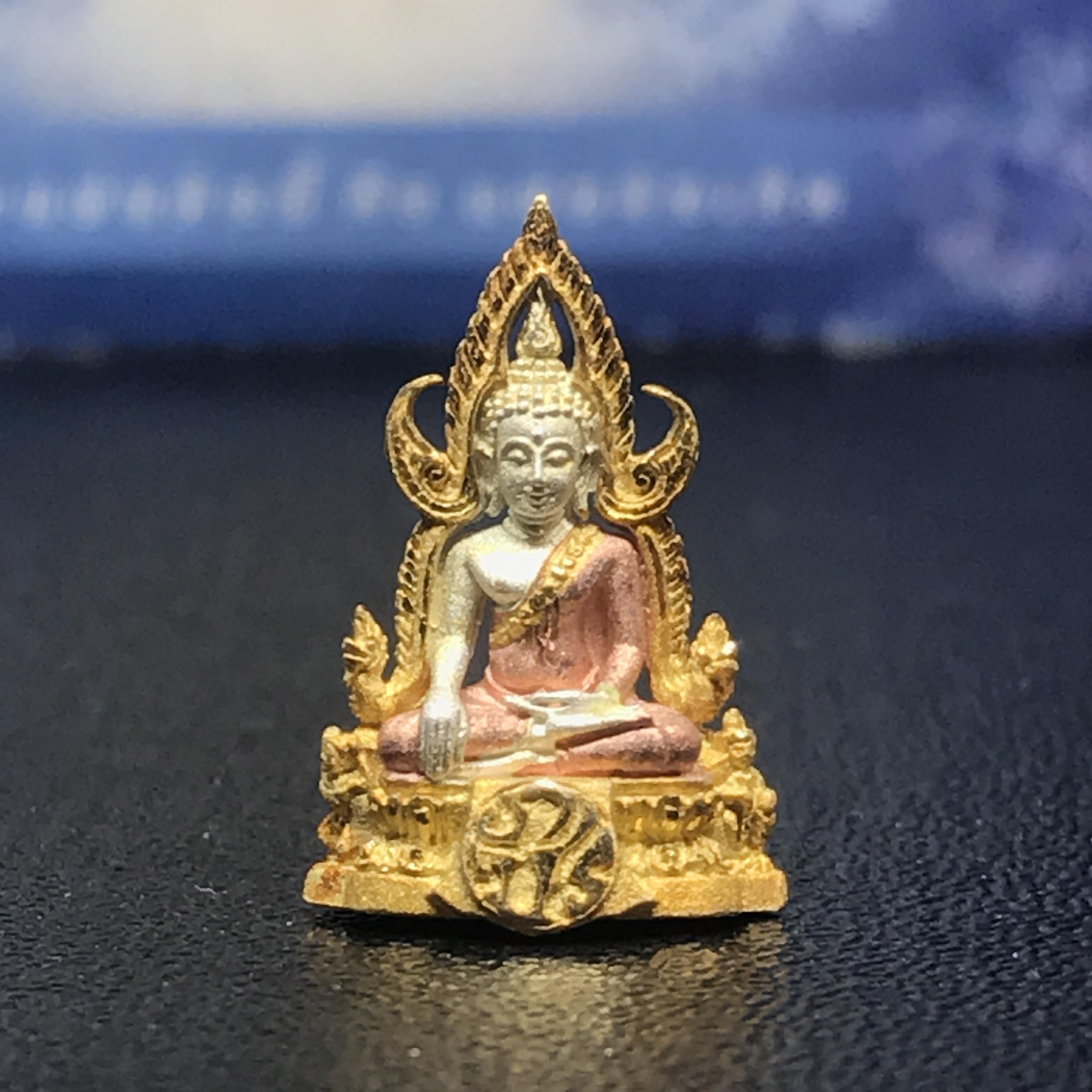 พระพุทธชินราช ภปร โครงการ เพราะแผ่นดินนี้คือแผ่นดินเกิด เนื้อเงินชุบสามกษัตริย์ ปี2551 ขนาดหน้าตัก1/4นิ้ว (สวยงามหายาก)