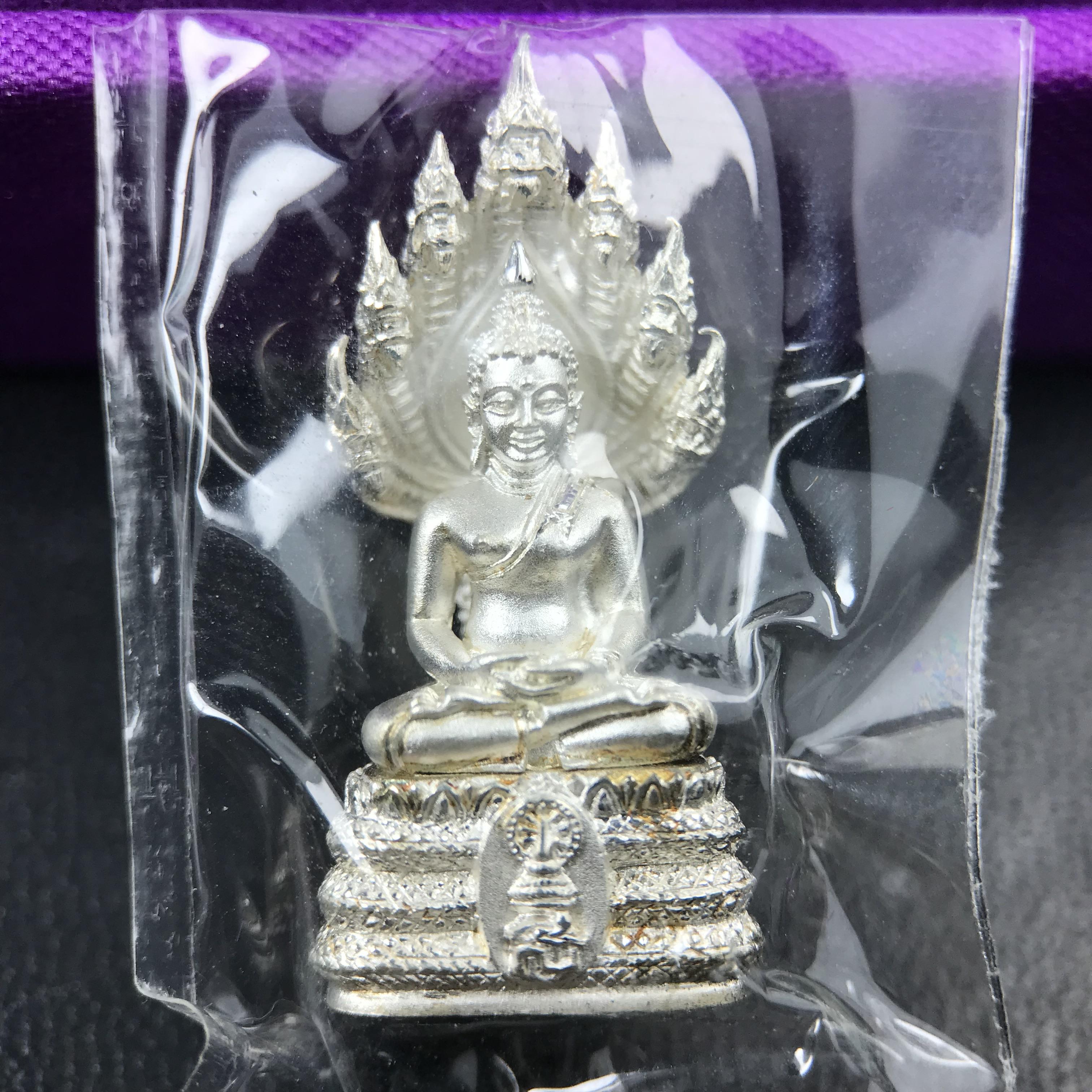 พระนาคปรก สธ. รุ่นสร้างพระอุโบสถเฉลิมพระเกียรติ 4 รอบ 84 พรรษา สมเด็จพระเทพรัตนราชสุดาฯ วัดบวรนิเวศวิหาร ปี 2543 พิมพ์เล็ก เนื้อเงินบริสุทธิ์ แบบพ่นทรายขัดเงาบางส่วน(สภาพ สวย ซีนซองกล่องบรรจุเดิมครบ)พิธีใหญ่ พุทธศิลป์งดงาม หายาก (1 ใน 2999 องค์)