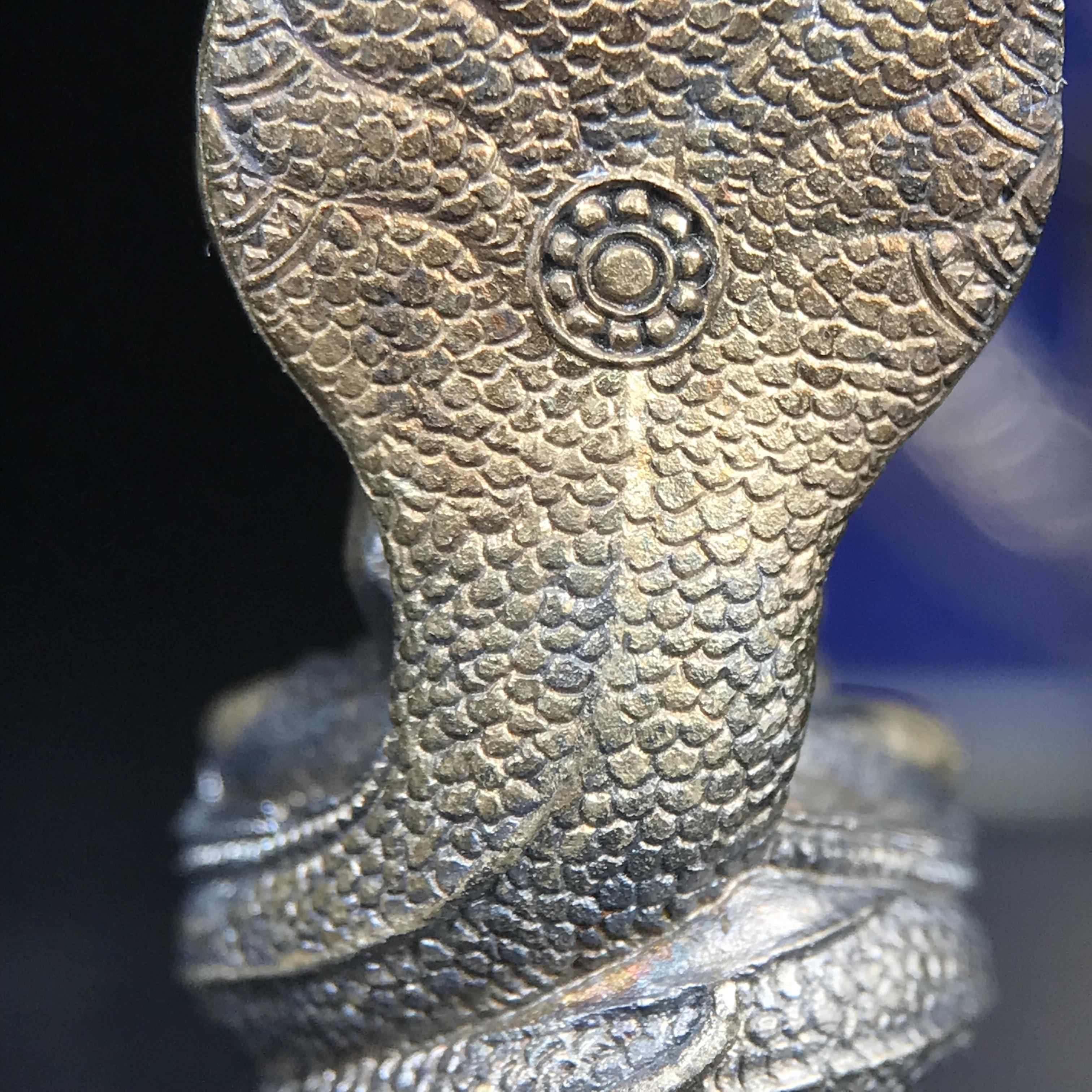 พระพุทธรูปนาคปรกปางมารวิชัย สธ. เนื่องวโรกาสสมเด็จพระเทพรัตนราชสุดาฯ ทรงเจริญพระชนมายุครบ 3 รอบ ปี2534 พิธีพุทธาภิเษก ณ วัดบวรนิเวศวิหาร โดยมีสมเด็จพระญาณสังวร สมเด็จพระสังฆราชเป็นองค์ประธาน(พิธีใหญ่ มวลสารดี พุทธศิลป์งดงาม)พระกริ่งเนื้อเงินพบเจอน้อยหายาก