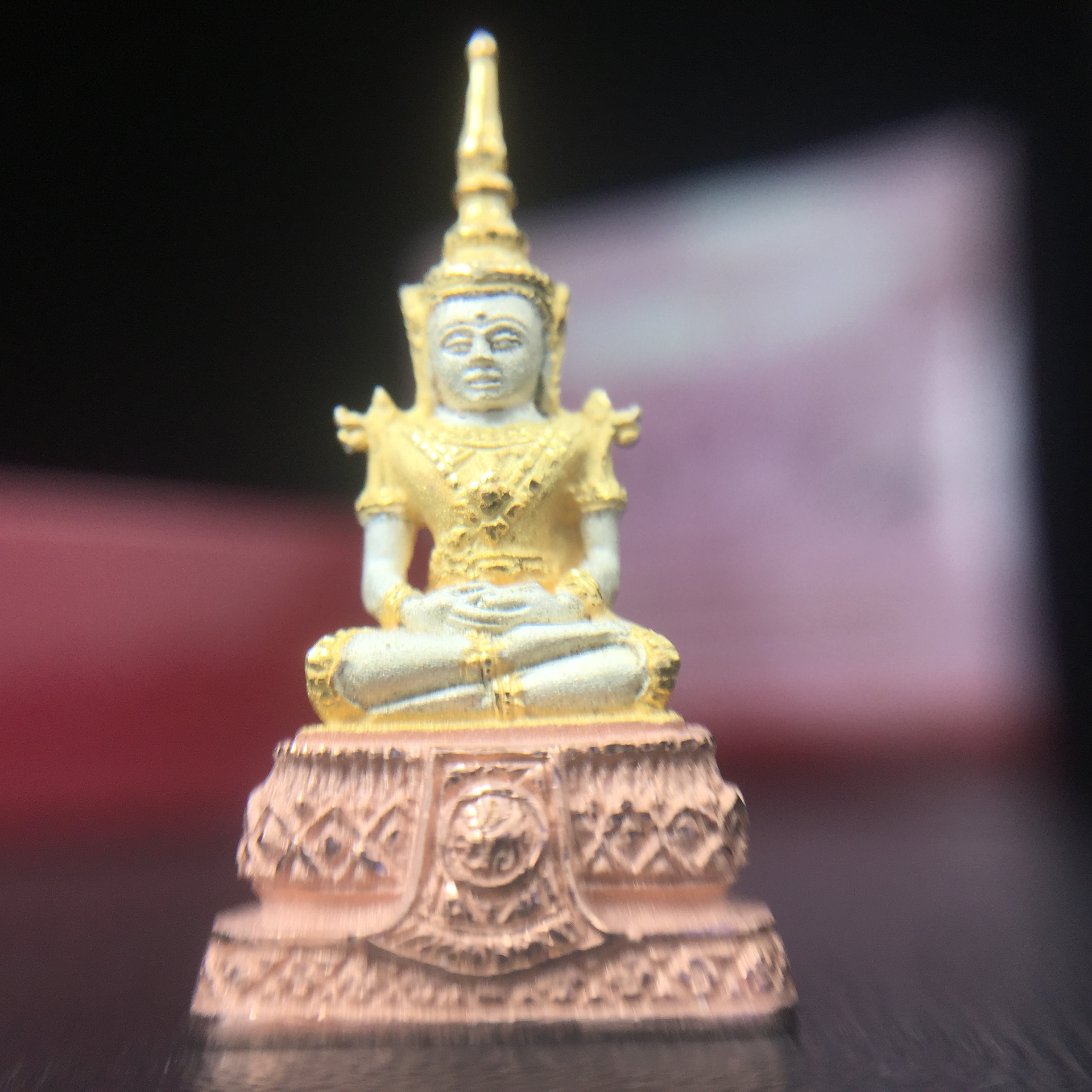 พระแก้วมรกต ภปร.(รุ่นแรก) ปี2545 รุ่นฉลองกรุงรัตนโกสินทร์ครบ 220 ปี เนื้อเงินสามกษัตริย์ พิมพ์เล็ก หล่อลอยองค์