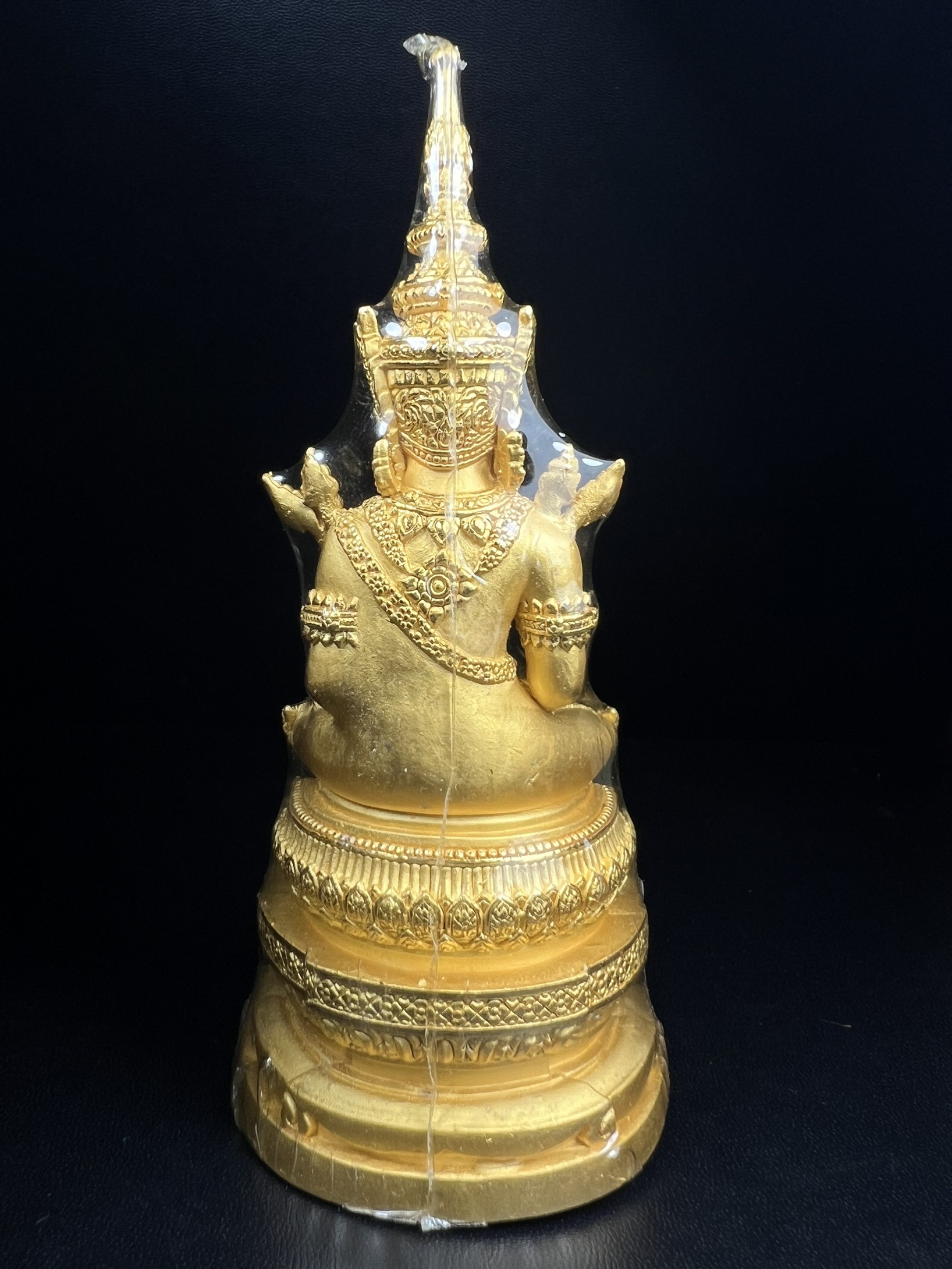 พระแก้วมรกต ภปร. ปี2547 จัดสร้างโดย โรงพยาบาลภูมิพลฯ กรมแพทย์ทหารอากาศ ขนาดบูชาหล่อลอยองค์หน้าตัก 2 นิ้ว เนื้อทองคำบริสุทธิ์ 99.99% องค์พระซีนเดิมสวยคงสภาพเดิม(สวยงามและหายากมาก)(1ใน 1000 องค์)