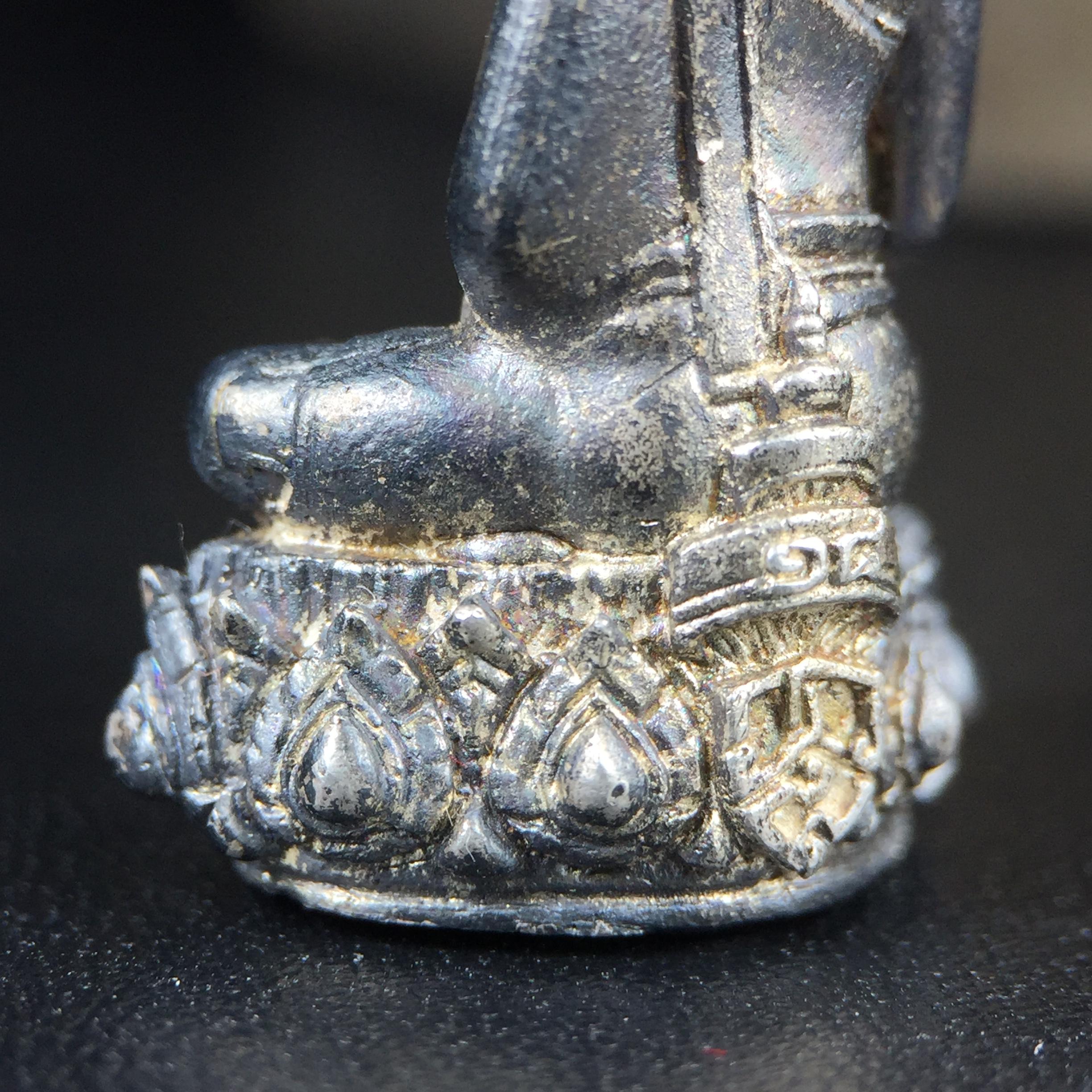 พระกริ่งวาสนา 80 พรรษา สมเด็จพระสังฆราช (วาสน์) วัดราชบพิธฯ ปี2521 เนื้อเงิน(ตอกหมายเลข)(ตอกโค๊ตพระปิดตา) โดยมีหลวงปู่โต๊ะ วัดประดู่ฉิมพลีร่วมปลุกเสก สภาพผิวเดิม สวยจัด แชมป์ๆพร้อมกล่องบรรจุเดิม(หายาก)