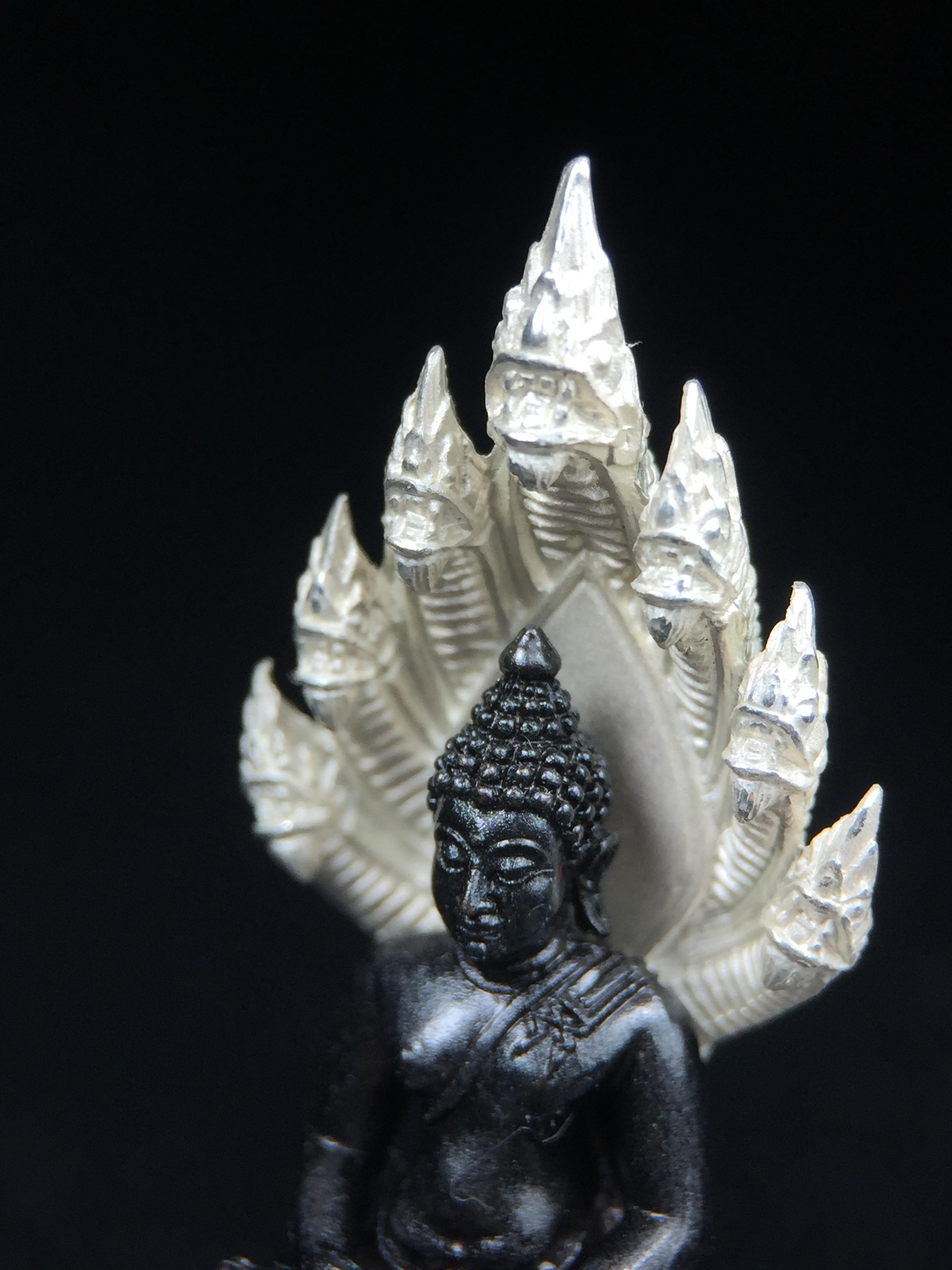 พระนาคปรก สธ. รุ่นสร้างพระอุโบสถเฉลิมพระเกียรติ 4 รอบ 84 พรรษา สมเด็จพระเทพรัตนราชสุดาฯ วัดบวรนิเวศวิหาร ปี 2543 พิมพ์ใหญ่ องค์พระเนื้อนวโลหะ ฐานนาคปรกเนื้อเงิน(สภาพ สวย )พิธีใหญ่ พุทธศิลป์งดงาม หายาก(องค์หมายเลขสวย ๘๓๘) (1 ใน 1999 องค์)