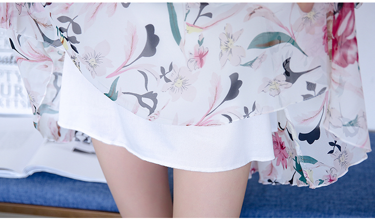 ชุดเดรสสั้นผ้าชีฟองสีขาวลายดอกไม้สีชมพูหวาน เสื้อคอวี