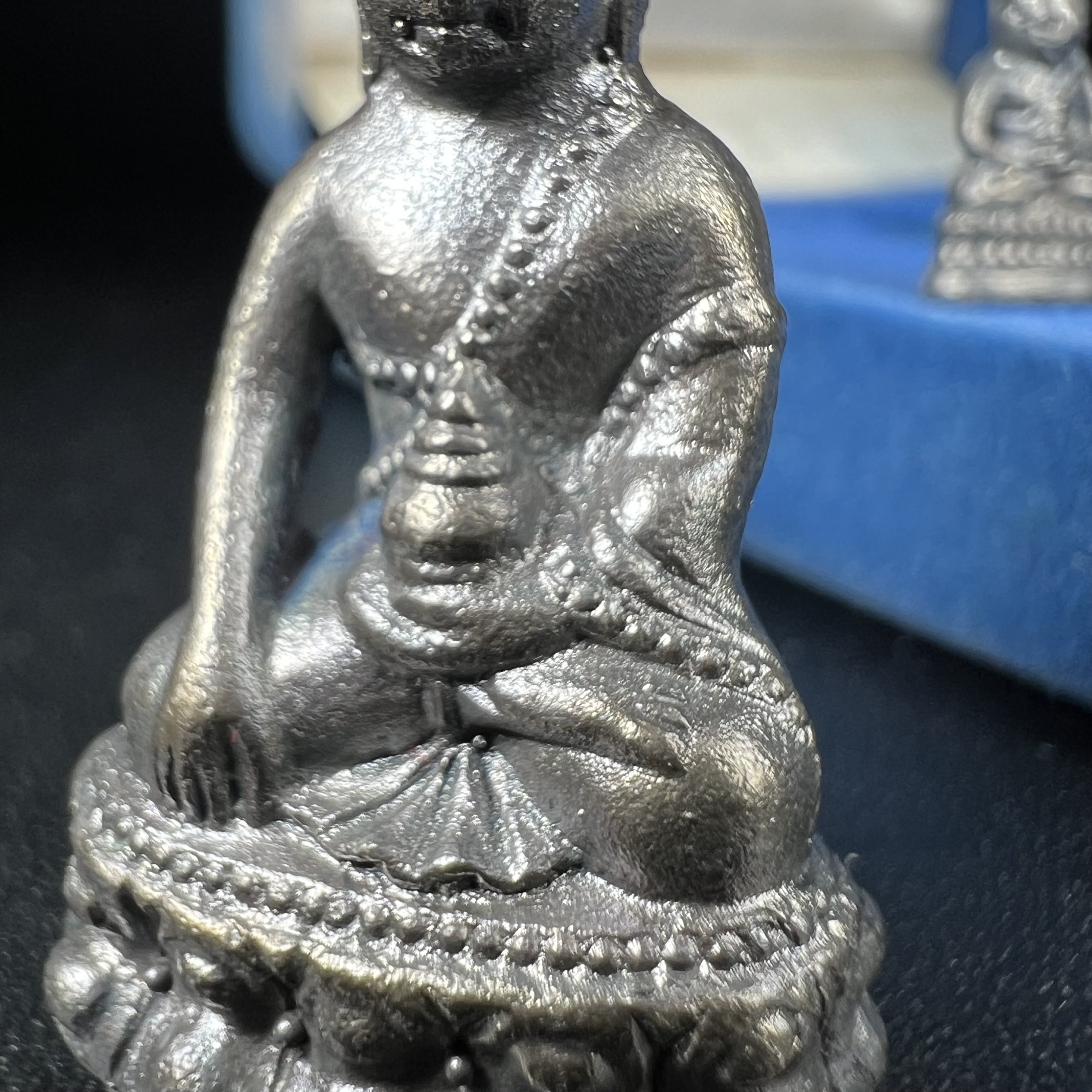 พระกริ่ง-พระชัยวัฒน์ สว. 90 พรรษาสมเด็จย่า ปี2533 เนื้อนวโลหะ(ผสมทองคำเยอะมากรุ่นนี้)(ในหลวงรัชกาลที่9เสด็จในพิธี)(หล่อแบบโบราณอุดมวลสาร 108 แบบฉบับพระกริ่งใหญ่สายวัดสุทัศน์ พระสังฆราช(แพ))(1 ใน 3000 ชุด) หายาก