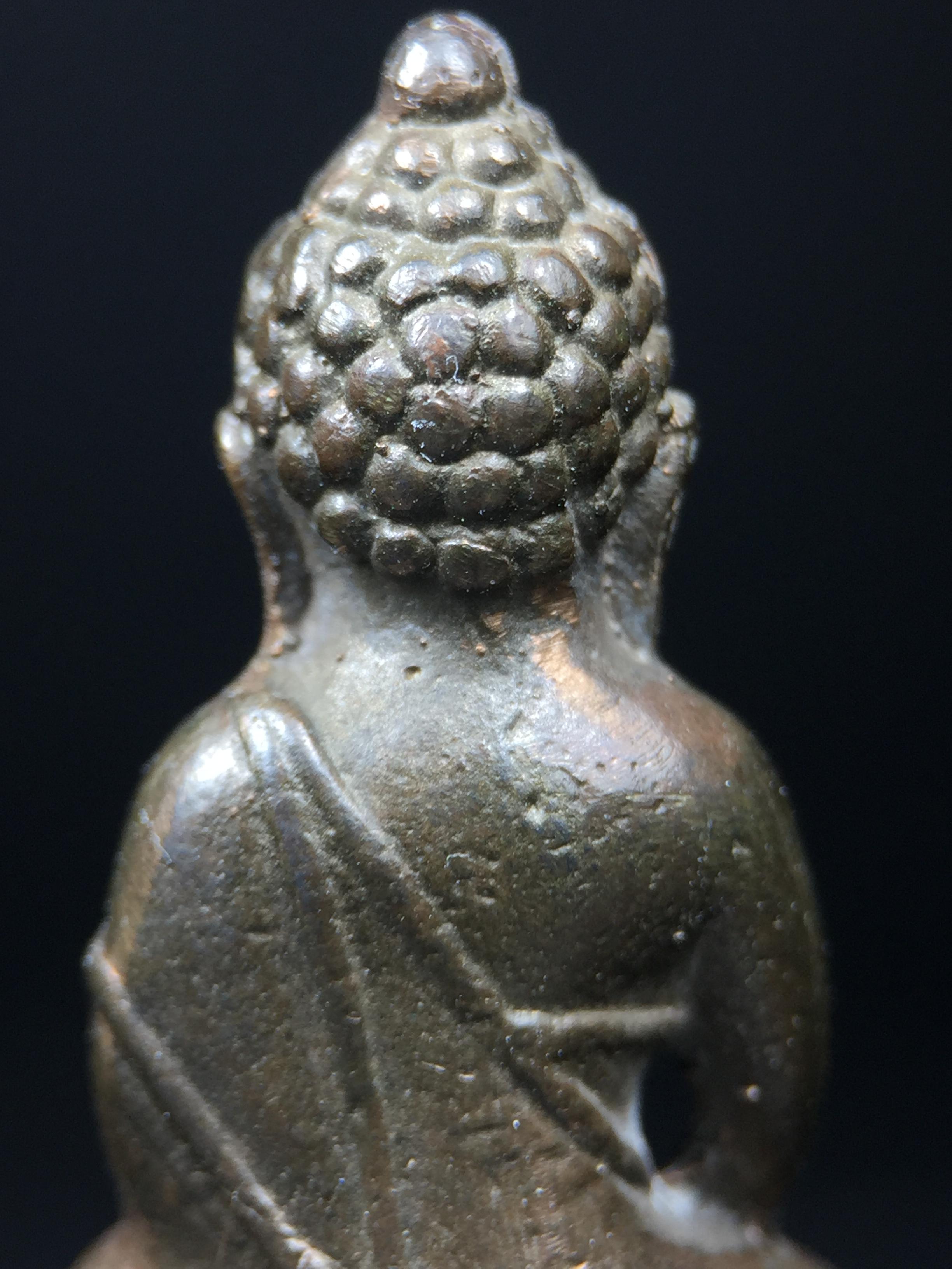 พระกริ่ง ภปร. 60 ปี ธรรมศาสตร์ สร้างเป็นที่ระลึกการสถาปนาครบรอบ 60 ปี มหาวิทยาลัยธรรมศาสตร์ ปี 2537(ในหลวงรัชกาลที่9 เสด็จเป็นประธานในพิธี)(พิธีใหญ่ เกจิที่มีชื่อเสียงมาร่วมปลุกเสกจำนวนมาก ชนวนมาลสารเก่าเข้มขลัง )**ของดีธรรมศาสตร์ที่ศิษย์เก่าไม่ควรพลาด**