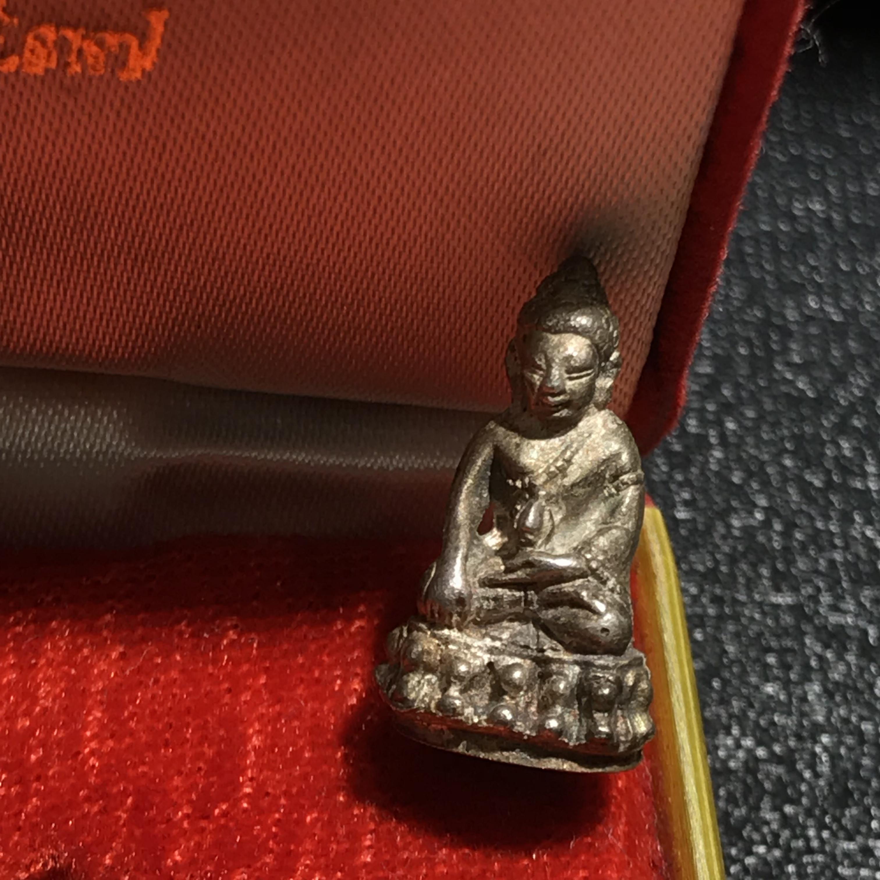 พระกริ่งรัตนรังสี-พระชัยวัฒน์รัตนรังสี ปี2537 เนื้อเงิน หลวงปู่เทสก์ เทสรังสี(สมเด็จพระญาณสังวรเป็นประธานพิธี)