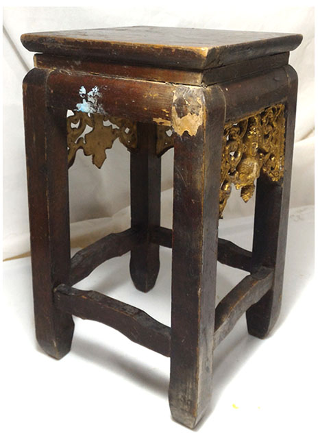 โต๊ะยอด หรือโต๊ะหมู่เดี่ยว เล็ก