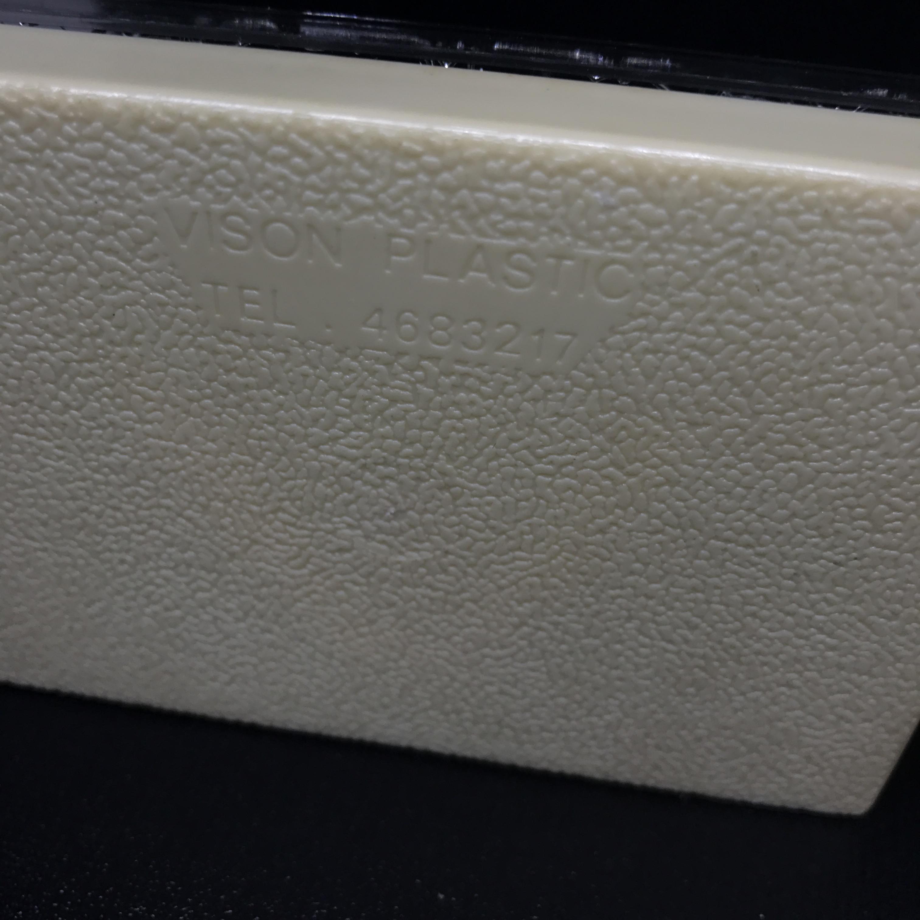 เหรียญพระแก้วมรกตหลัง ภปร ฉลองกรุงรัตนโกสินทร์ครบ 200 ปี พ.ศ.2525 เนื้อเงินกล่องบรรจุเดิมครบ3พิมพ์(บล็อกแรกไม่มีพระราชศรัธา)(ในหลวงรัชกาลที่9 เสด็จในพิธี)