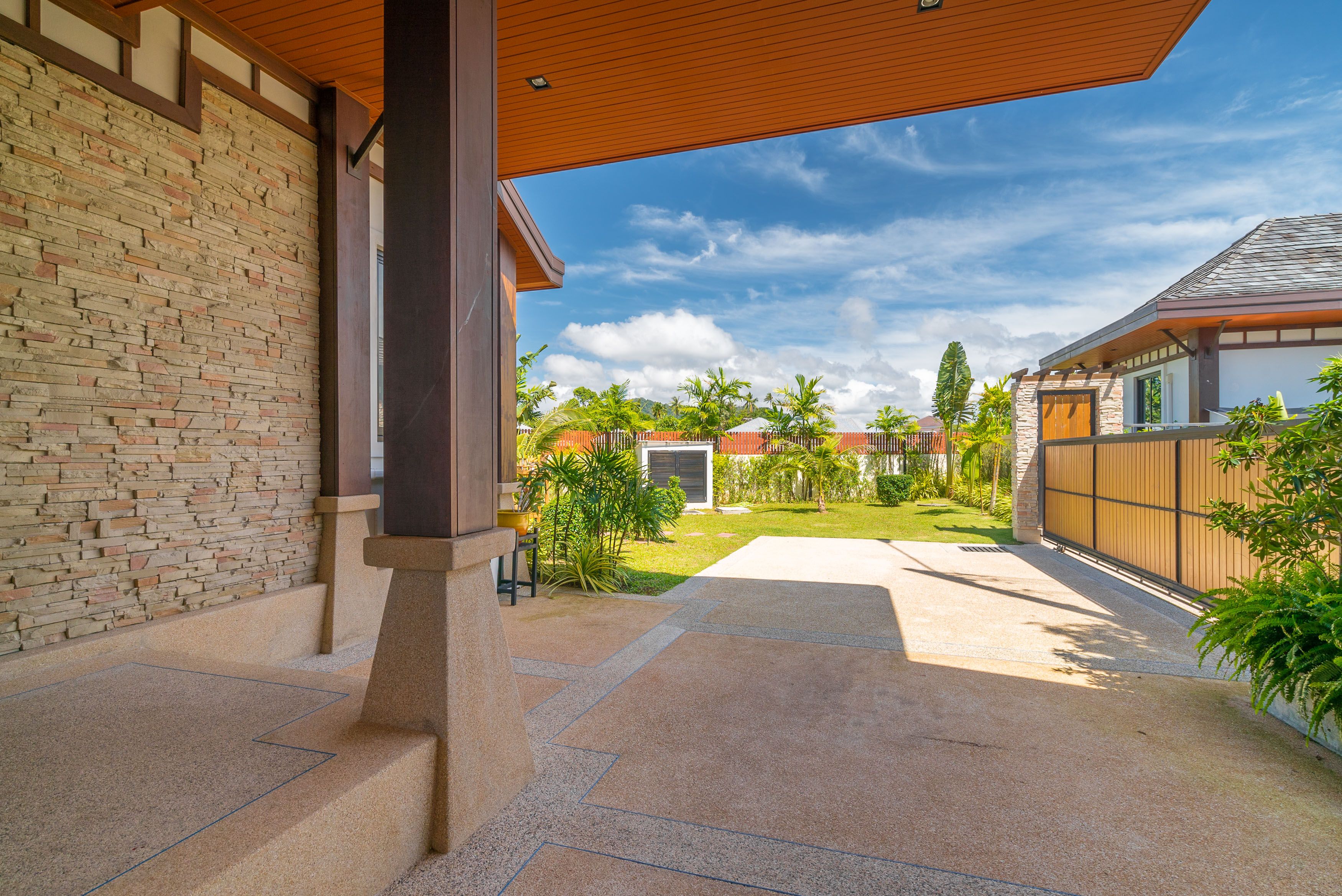 For Rent : Rawai, VIP Luxury Villa 5 Bedrooms 5 Bathrooms, Walk distance to the beach