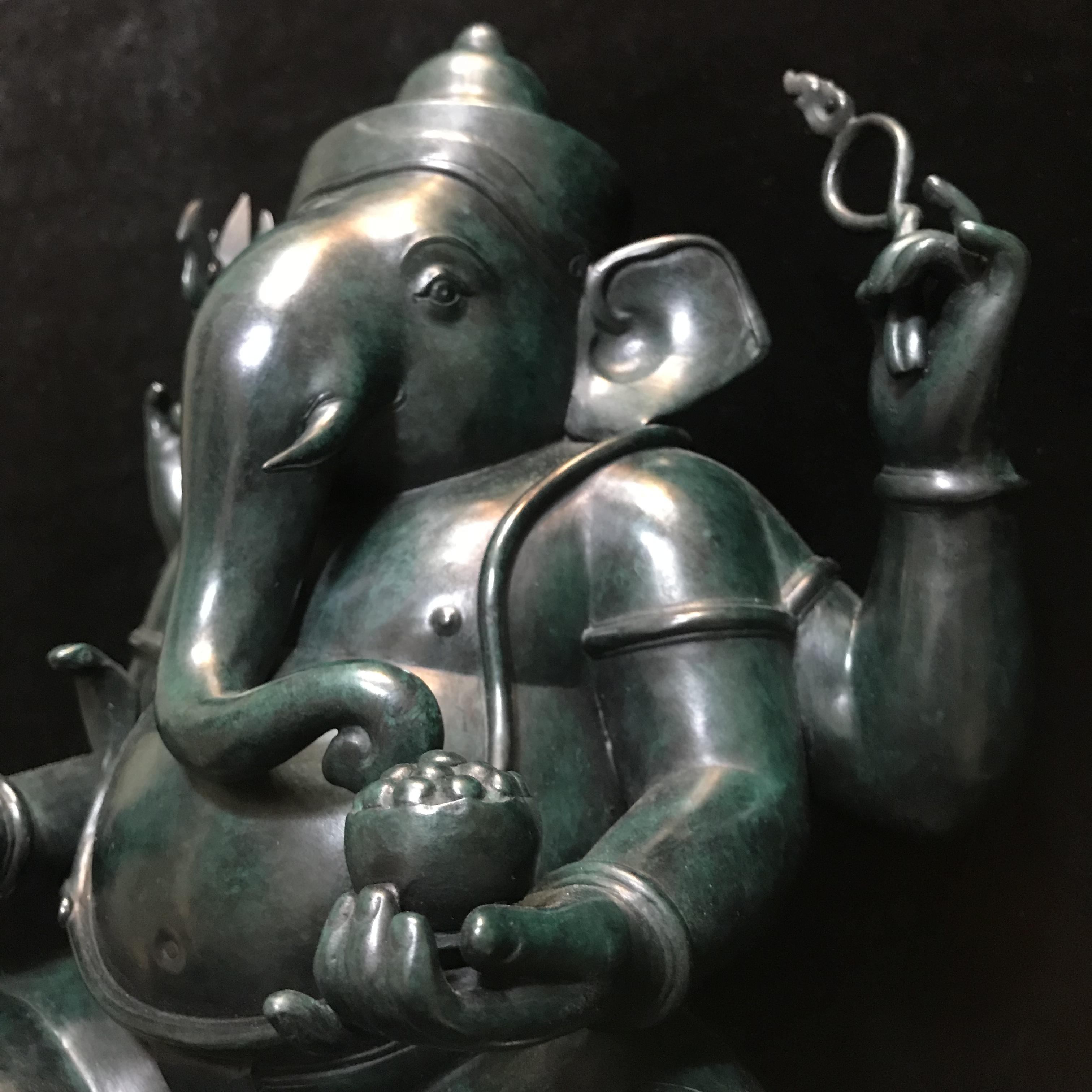 พระพิฆเนศวร 65 ปี คณะจิตรกรรม มหาวิทยาลัยศิลปากร ปี2551 ลอยองค์เนื้อสำริดขนาดหน้าตัก 9 นิ้ว(เนื้อสำริดเขียวพลาติน่า)