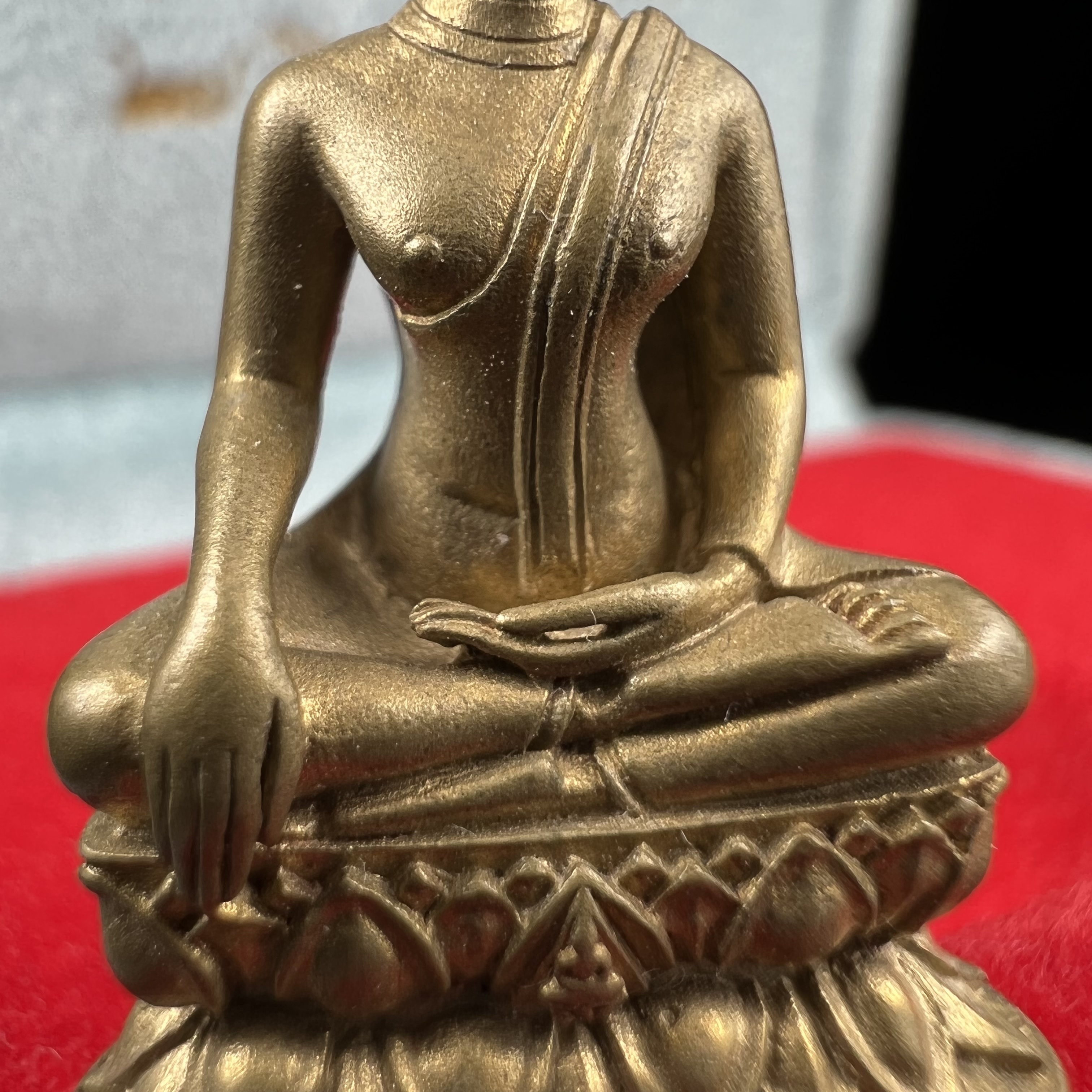 พระกริ่งพระพุทธนวราชบพิตร ครองสิริราชสมบัติครบ 50 ปี พ.ศ.2540 เนื้อทอง93 ชุดพระราชทาน(หายาก)