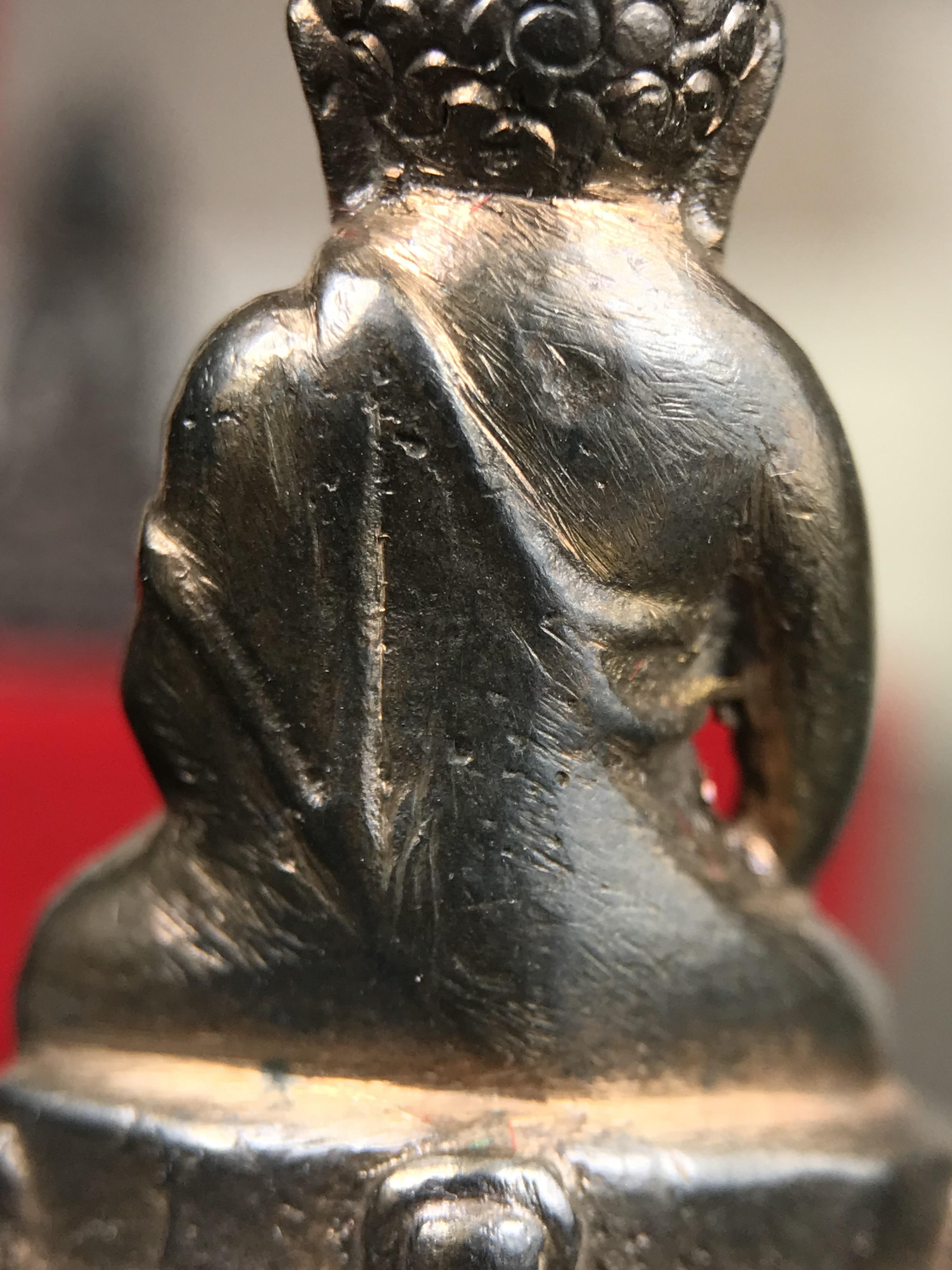 พระกริ่ง-พระชัยวัฒน์ ปวเรศ วัดบวรนิเวศวิหาร ปี 2530 พระบาทสมเด็จพระเจ้าอยู่หัวรัชกาลที่ 9 เจริญพระชนมพรรษา 5 รอบนักษัตริย์(ในหลวง ร.9 เสด็จเททอง)(บรรจุผงจิตรลดาเส้นเกศาในหลวงรัชกาลที่9)พร้อมสูจิบัตรเดิมตอนจัดสร้าง(สภาพสวยครบสมบูรณ์))พิธีใหญ่ รุ่นยอดนิยม