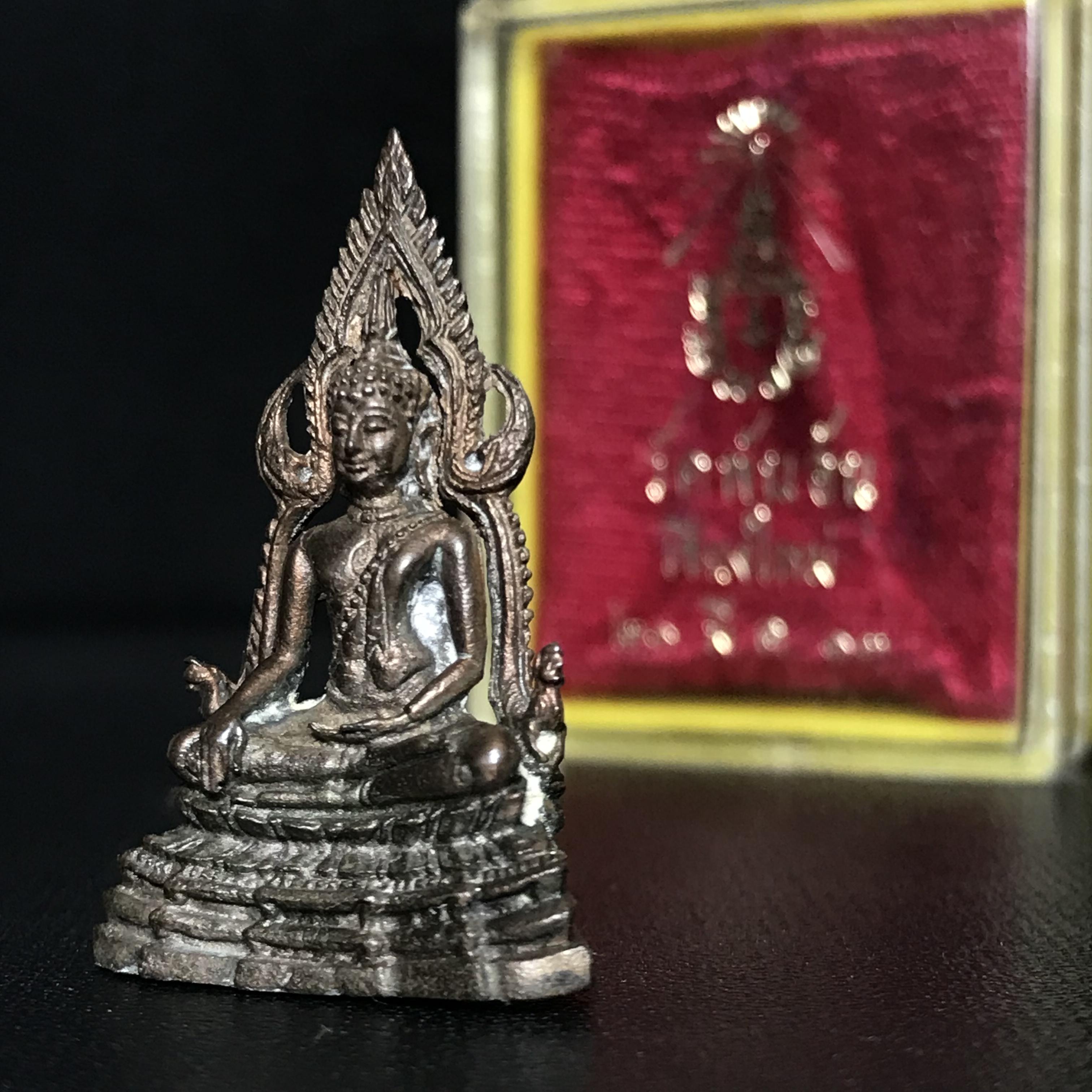 พระพุทธชินราช วัดพันอ้น จ.เชียงใหม่ ปี 2513 เนื้อนวโลหะ สภาพสวยจัดกล่องครบ(1ใน2513องค์)(พระดี ปีลึก พิธีใหญ่)