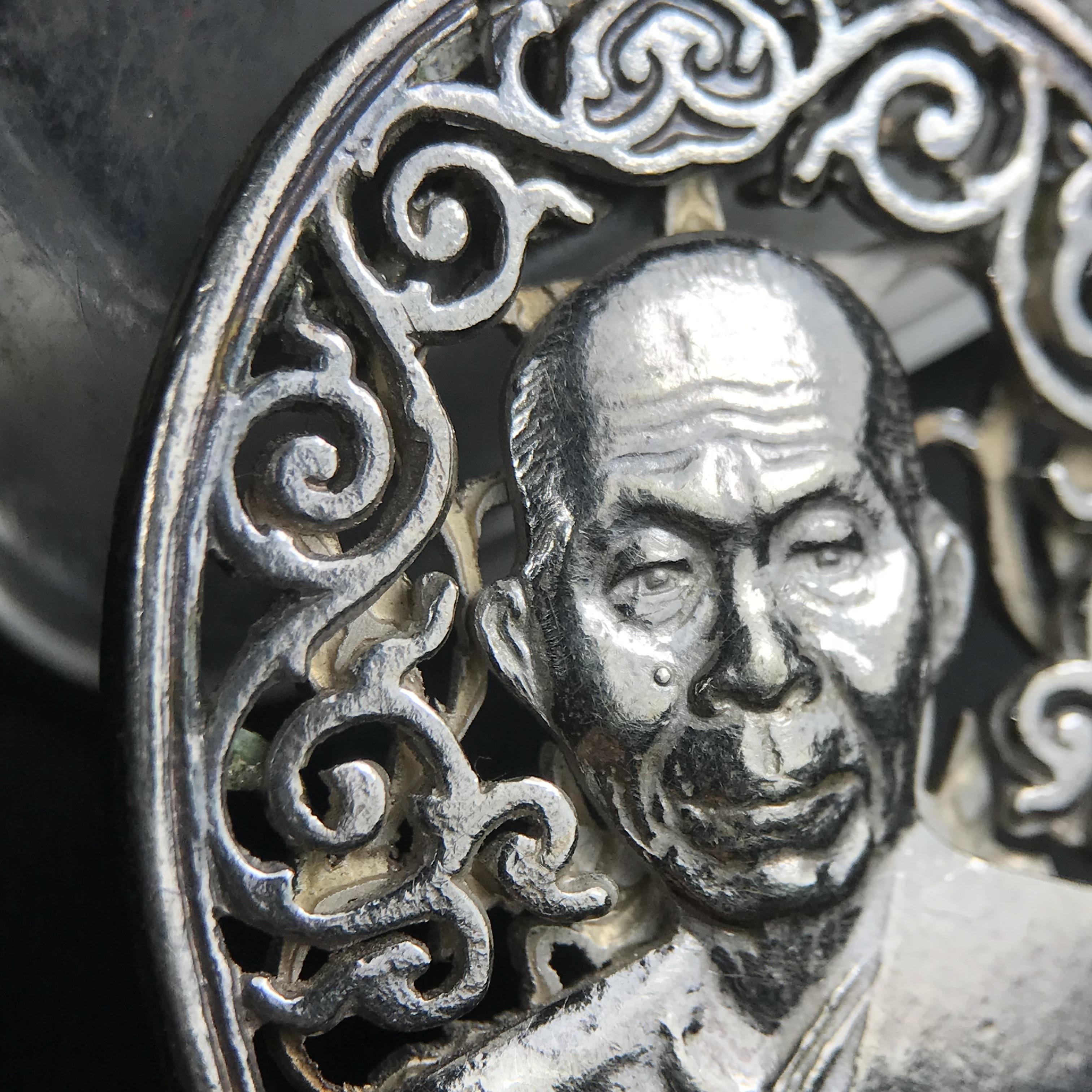 เหรียญหลวงพ่อคูณ ปริสุทโธ วัดบ้านไร่ รุ่น สก. ปี 2536 พิมพ์ลายฉลุ เนื้อเงิน(สวย งดงาม หายาก) งานมหามงคลเฉลิมพระชนมพรรษา 5 รอบ สมเด็จพระบรมราชินีนาถ จัดสร้างโดย กองพลทหารราบที่๒ ทหารเสือราชินี รักษาพระองค์ (พิธีใหญ่ ประวัติชัดเจน อีกหนึ่งรุ่นยอดนิยม)