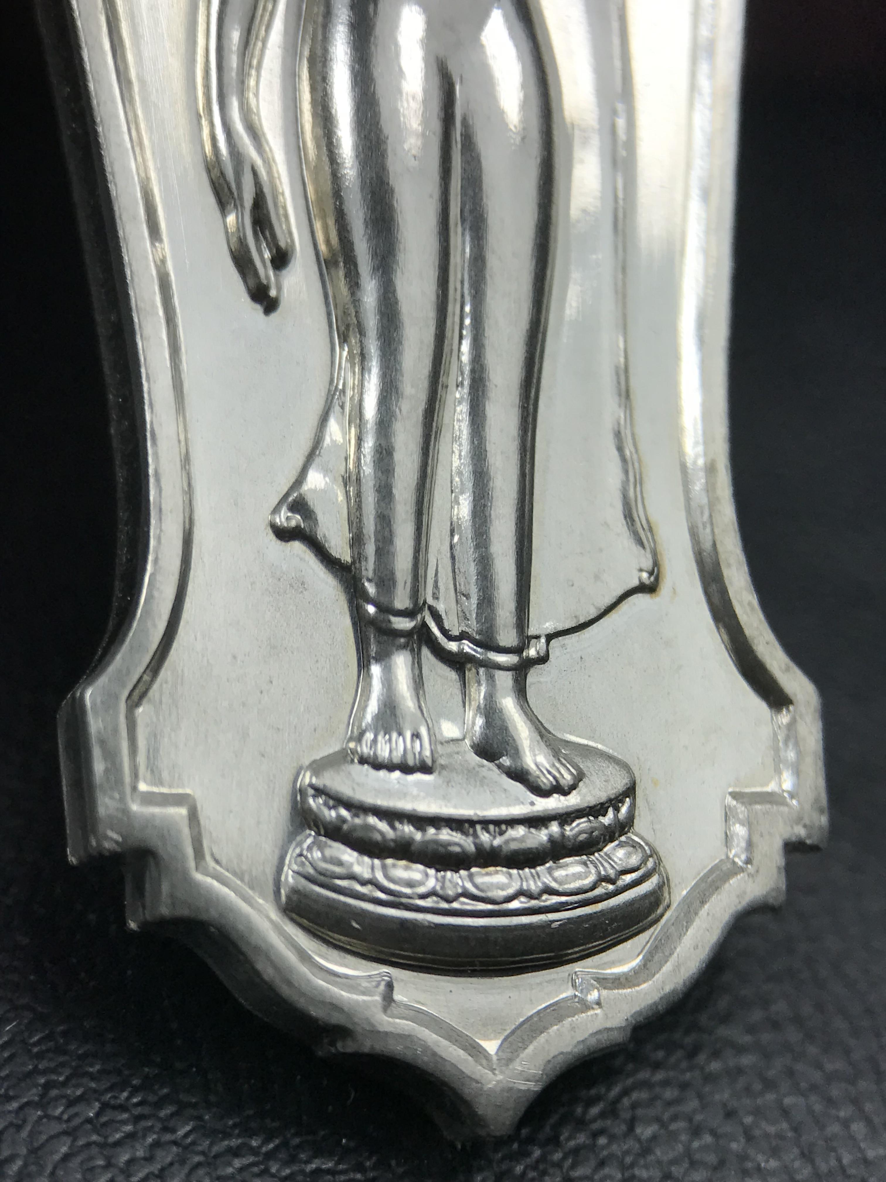 พระพุทธธรรมิกราชบพิตร ภปร. เฉลิมพระเกียรติ 2554 วัดบวรนิเวศวิหาร ขนาดสูง 4.5 ซม. เนื้อเงิน(ตอกโค๊ด Ag)(หายากพบเจอน้อยมาก)ผลิตโดย สำนักกษาปณ์ กรมธนารักษ์ พิธีพุทธาภิเษก ณ พระอุโบสถวัดบวรนิเวศวิหาร สภาพสวย กล่องบรรจุเดิมครบสมบูรณ์(1 ใน 2555 เหรียญ)หายาก