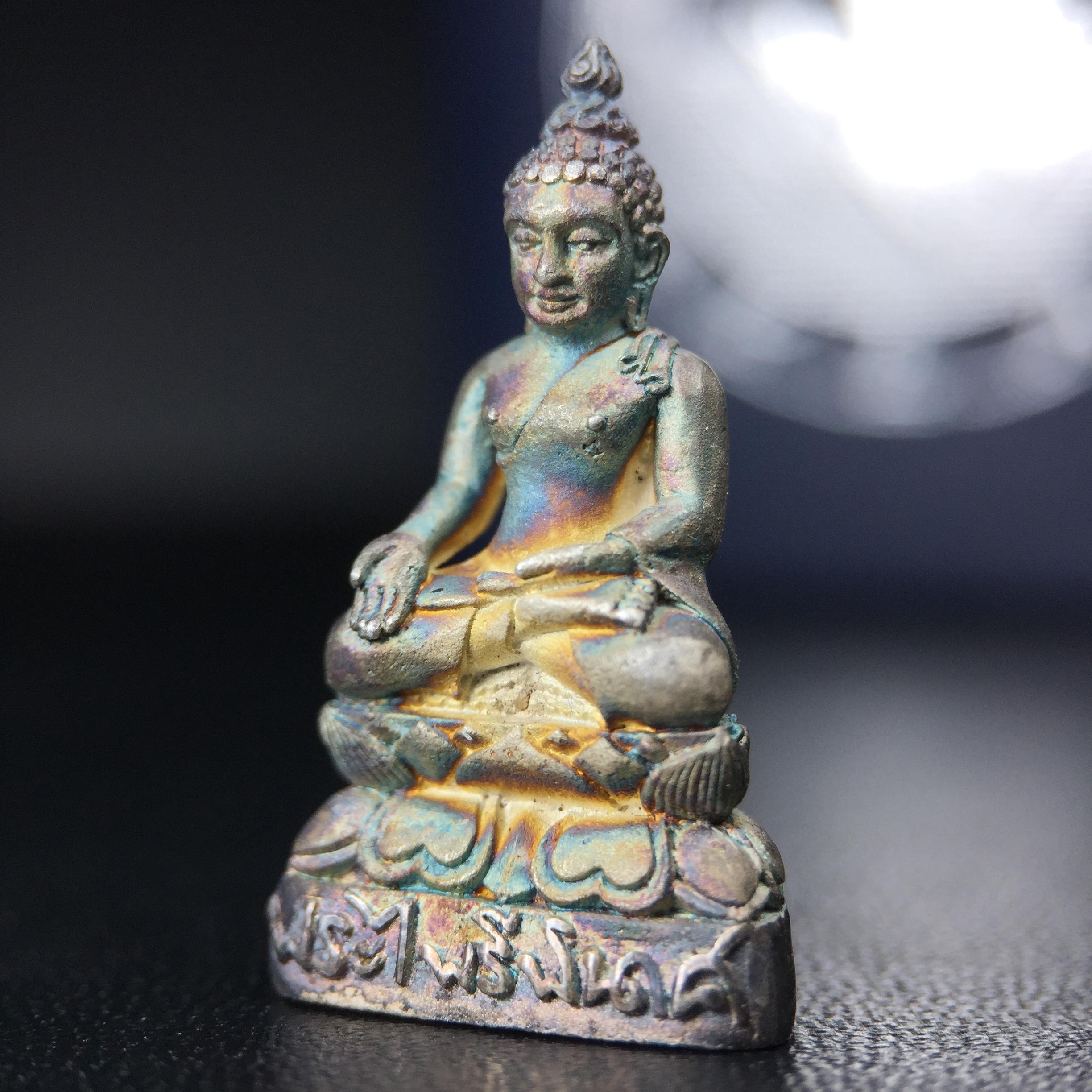 พระกริ่งไพรีพินาศ วัดบวรนิเวศวิหาร ปี2538 การไฟฟ้าส่วนภูมิภาคจัดสร้าง เนื้อเงิน(สภาพผิวเดิม ขึ้นสีรุ้งธรรมชาติ สวยแบบนิยม)พร้อมกล่องบรรจุเดิม หมายเลข 6432