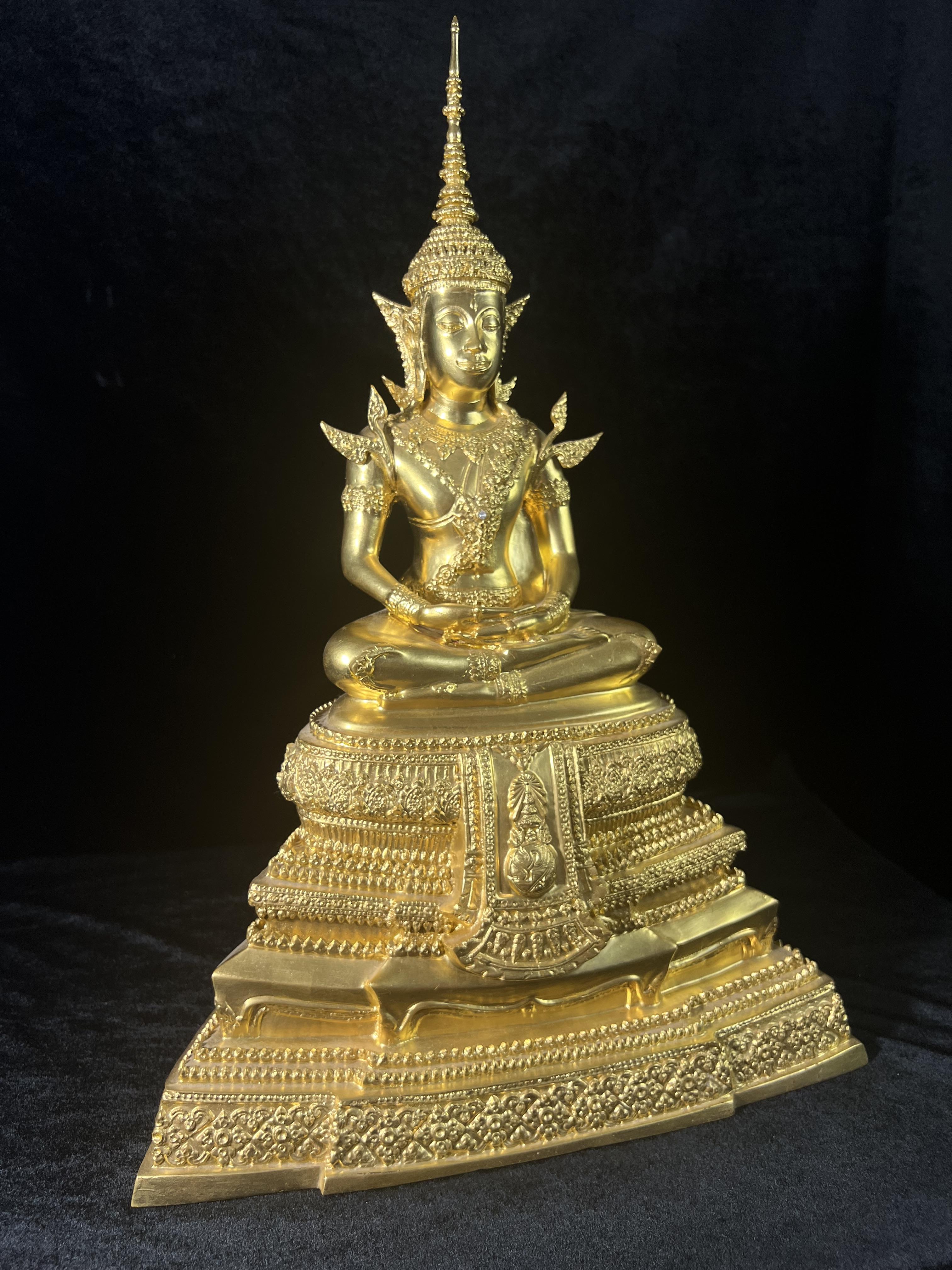 พระพุทธปฏิมาสุวรรณภูมิสิริโชค ภปร. การบินไทยจัดสร้างขึ้น เนื่องในวโรกาสมหามงคลเฉลิมพระชนมพรรษาของพระบาทสมเด็จพระเจ้าอยู่หัวรัชกาลที่ 9 ครบ 80 พรรษา ขนาดหน้าตัก 5 นิ้ว สูง 16 นิ้ว ปิดทองสวิส 99.9 เปอร์เซนต์ (พิธีใหญ่ พุทธศิลป์งดงาม หายาก)องค์หมายเลข ๙๗๘