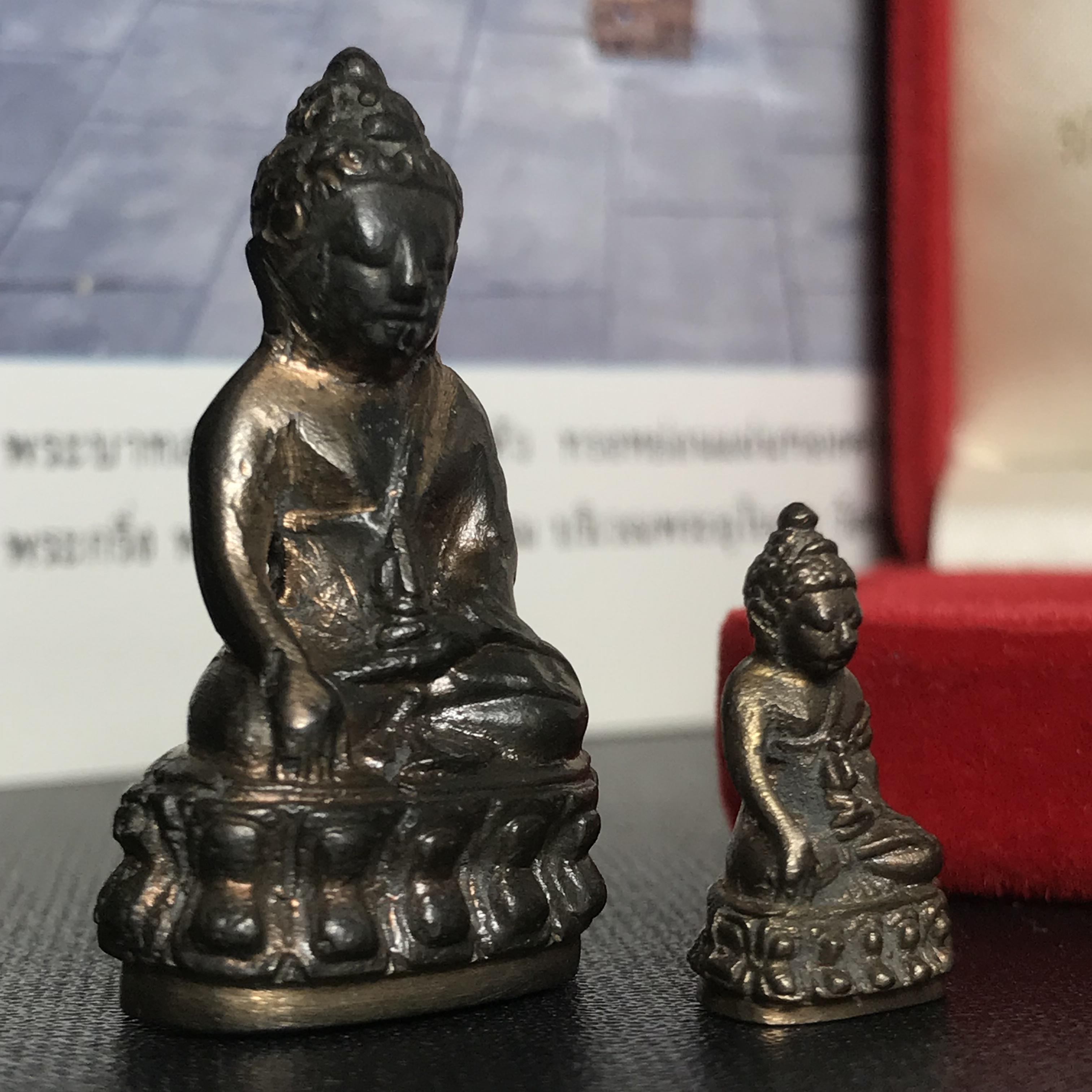 พระกริ่ง-พระชัยวัฒน์ ปวเรศ ปี2530 วัดบวรนิเวศราชวรวิหาร(ในหลวง ร.9 เสด็จเททอง)(บรรจุเส้นเกศาในหลวงรัชกาลที่9)พร้อมสูจิบัตรเดิมตอนจัดสร้าง