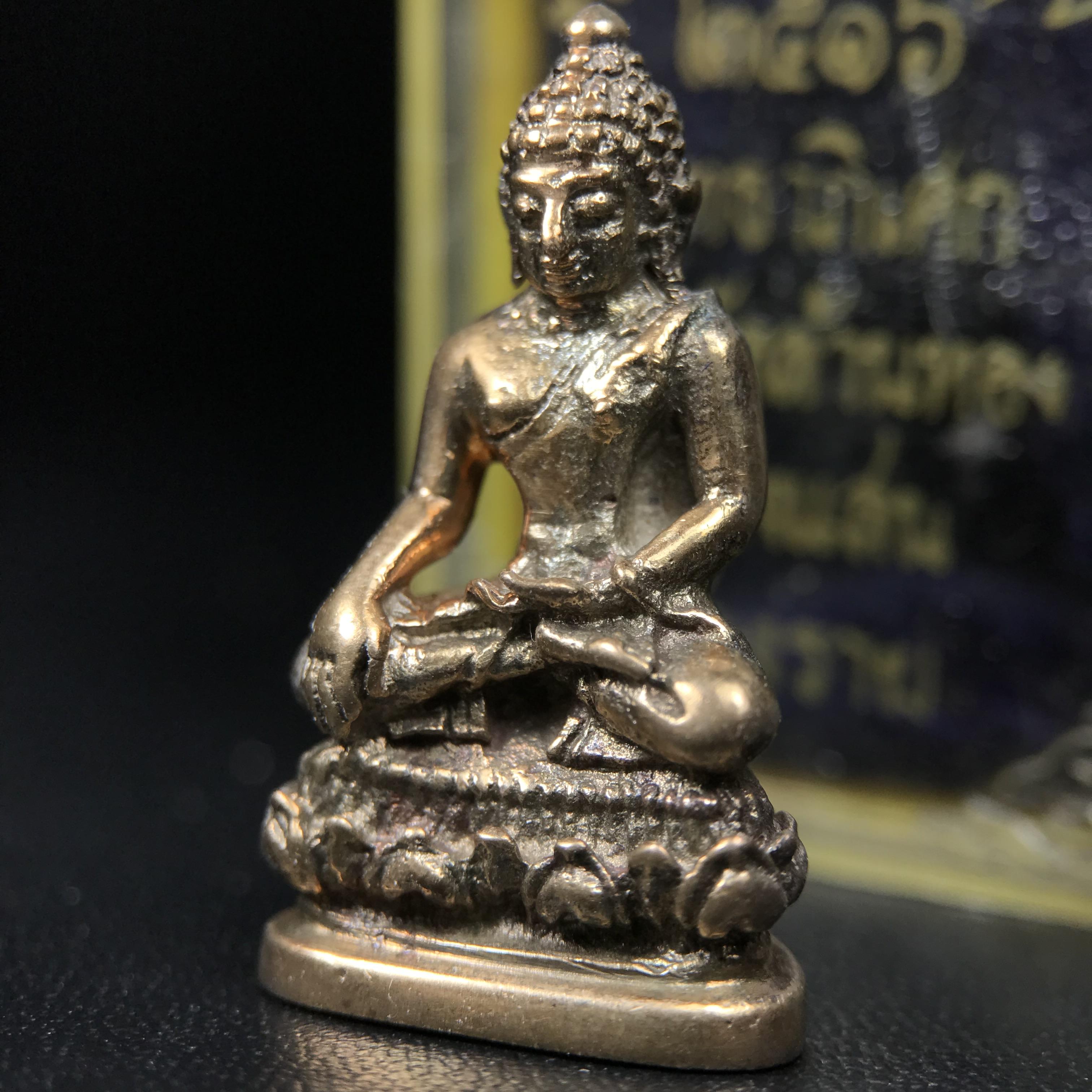 พระกริ่งสิงห์หนึ่งดอยตุง(ก้น ช) เนื้อนวโลหะ รุ่นบูรณะพระธาตุดอยตุง พ.ศ. 2516 สภาพสวยกล่องเดิม(หายาก)