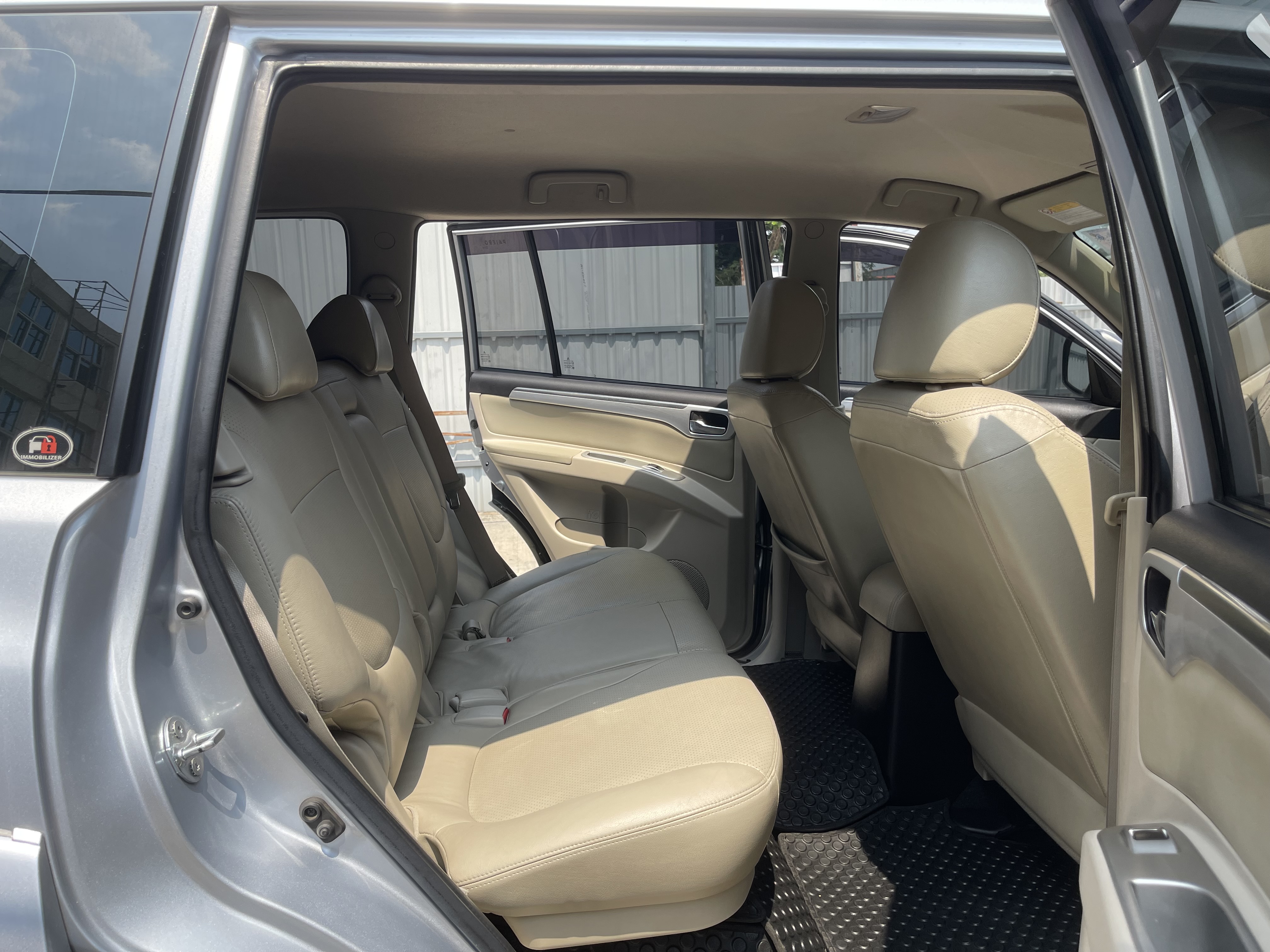 Mitsubishi Pajero Sport 2.5 GT 2WD At 2011 เงิน