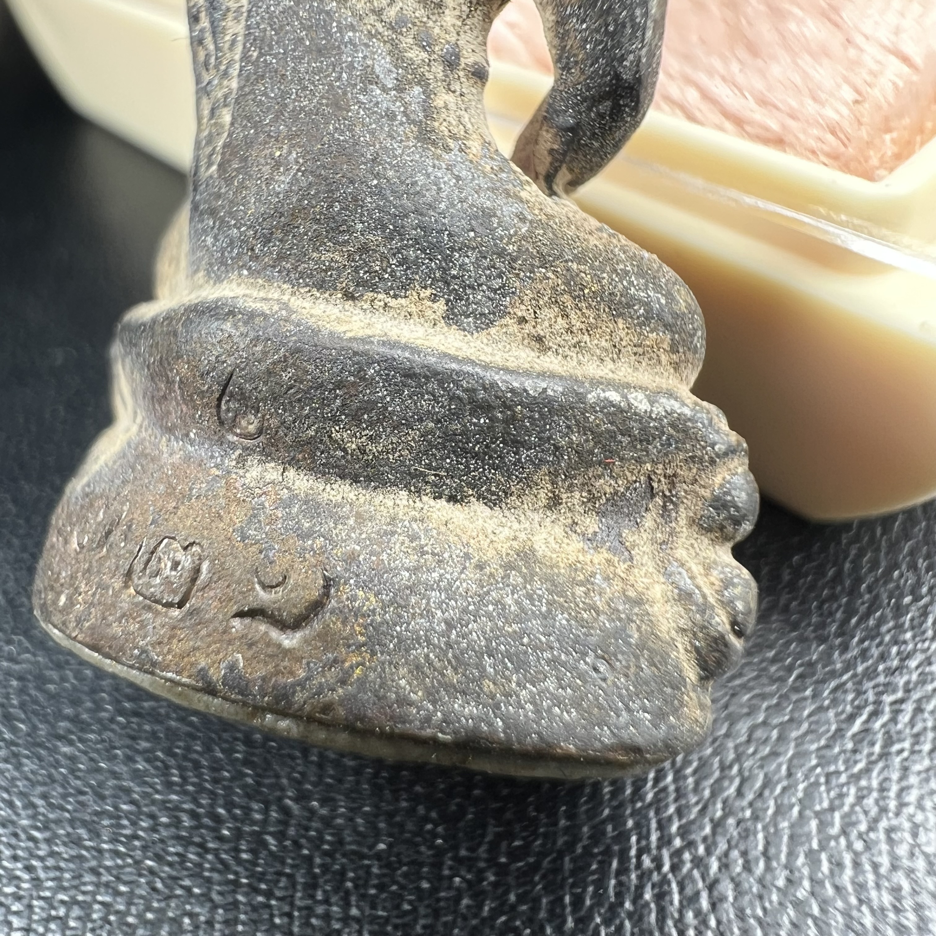 พระกริ่งชินบัญชรฉลองพระชันษา 100 ปี สมเด็จพระญาณสังวร วัดบวรนิเวศวิหาร ปี 2556 เนื้อนวโลหะผสมทองคำก้นอุดผงพรายกุมาร หลวงปู่ทิม พิธีใหญ่ มวลสารเด่น นิยม(1 ใน 599 องค์)หายาก***องค์หมายเลข ๓๒๑***