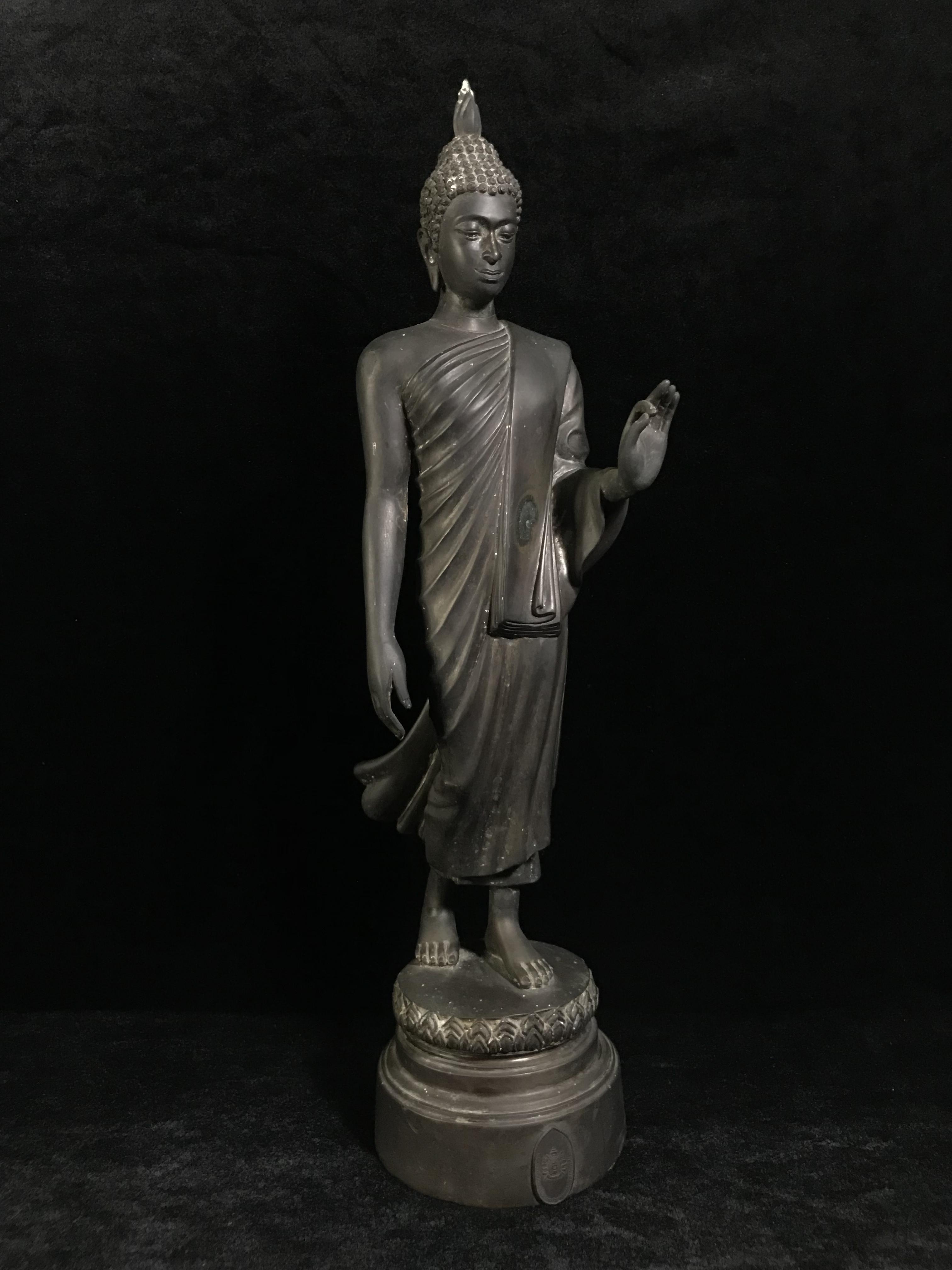 พระบูชา 25พุทธศตวรรษ พระศรีศากยะทศพลญาณ ประธานพุทธมณฑลสุทรรศน์ ปี 2531 ตราสัญลักษณ์พระราชพิธีรัชมังคลาภิเษก ปี 2531 หมายเลข (๑๕)๕๘๓ ขนาดความสูง 15 นิ้ว รวมฐานสูง 18 นิ้ว(นิยมหายาก)