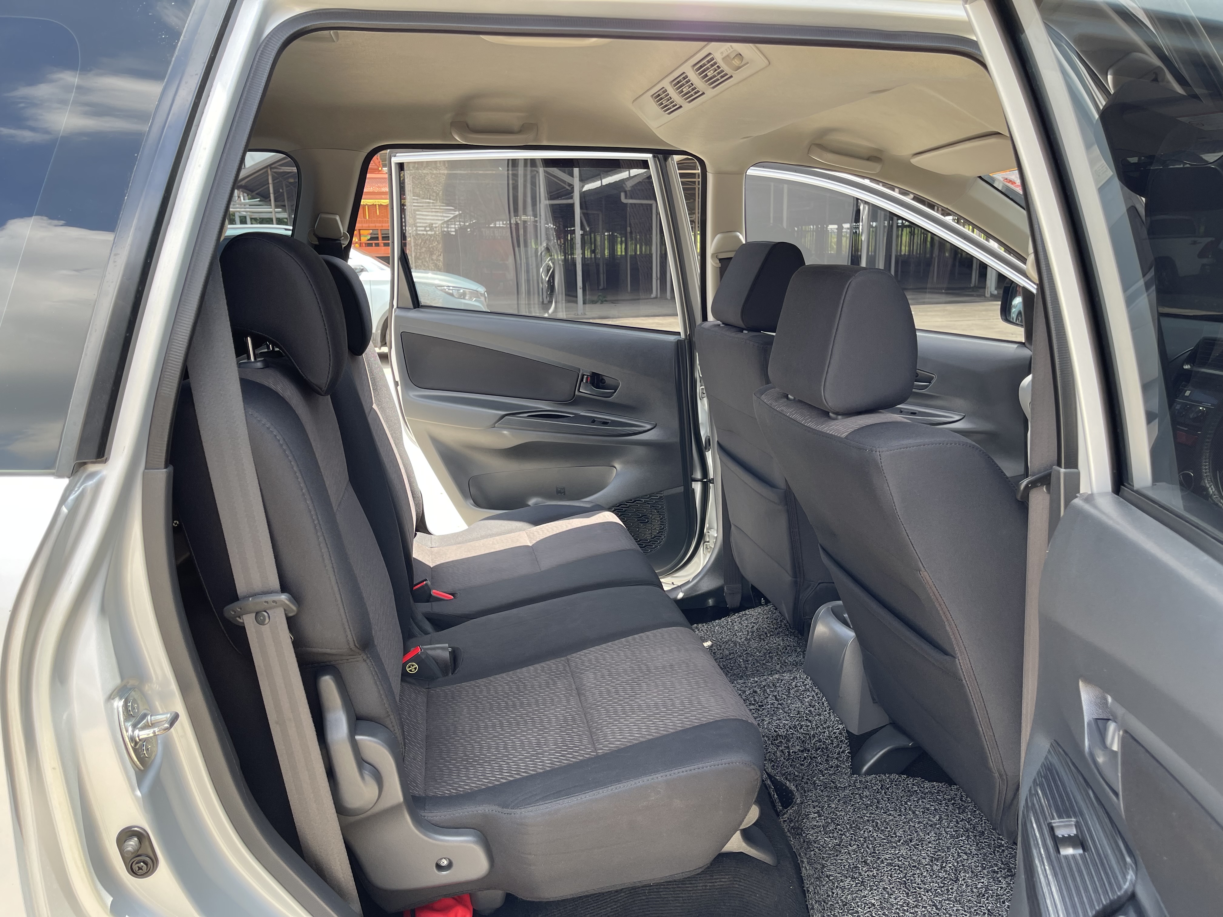 Toyota Avanza 1.5 G At 2015 เงิน