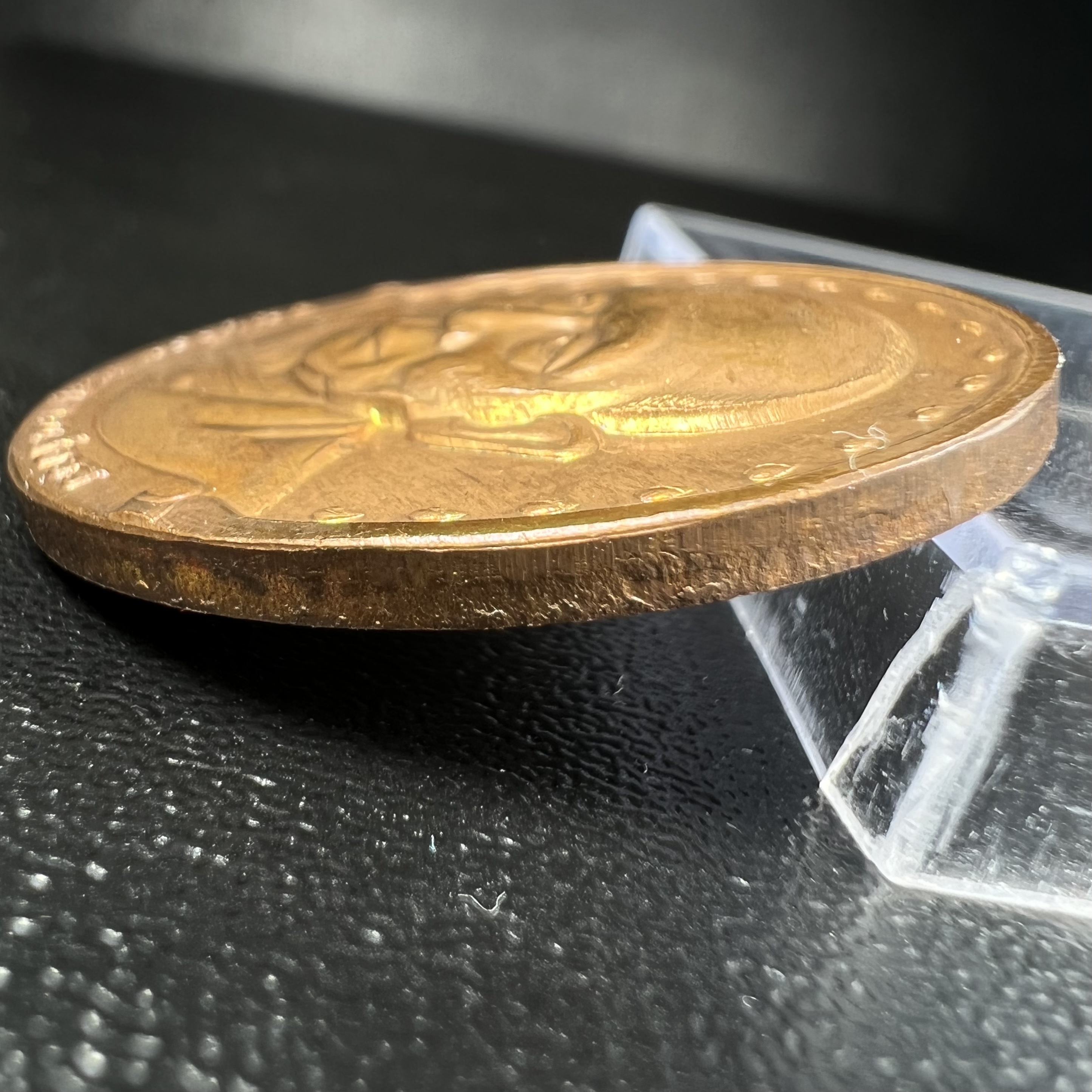 เหรียญรูปเหมือนรุ่นแรก สมเด็จพระญาณสังวร วัดบวรนิเวศวิหาร ปี2528 เนื้อทองแดง(บล็อกนิยม วงเดือน-เขยื้อน)สภาพสวยหายาก