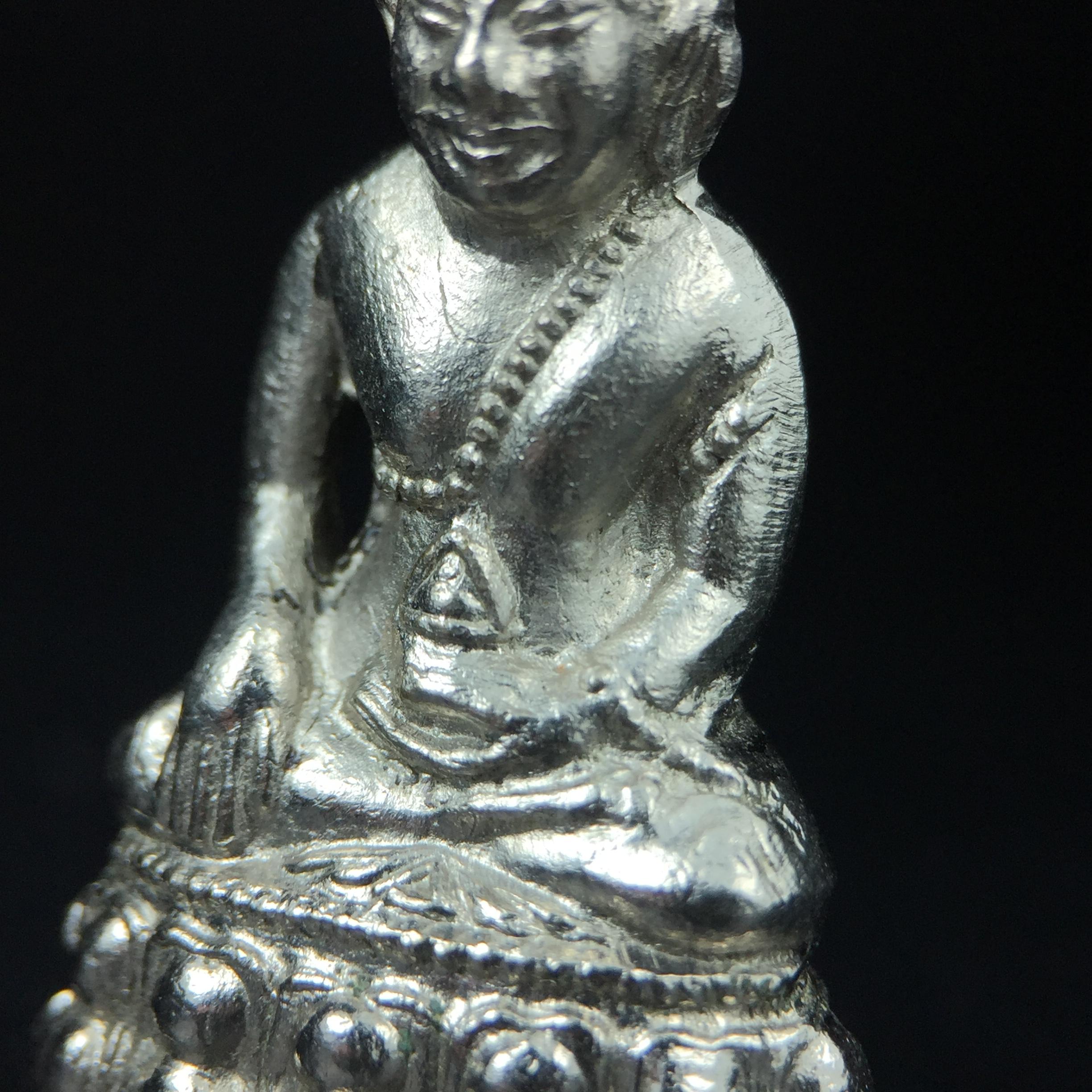 พระกริ่งโสฬส (มปร.) วัดราชประดิษฐ์ ปี 2515 เนื้อกะไหล่เงิน(กรรมการ)(กะไหล่เงินเดิมหายาก) เนื้อกะไหล่ทองเดิม สร้างน้อย หายาก หลวงปู่ทิม ปลุกเสก(ในหลวงรัชกาลที่9 เสด็จเททอง)พระดี พิธีใหญ่