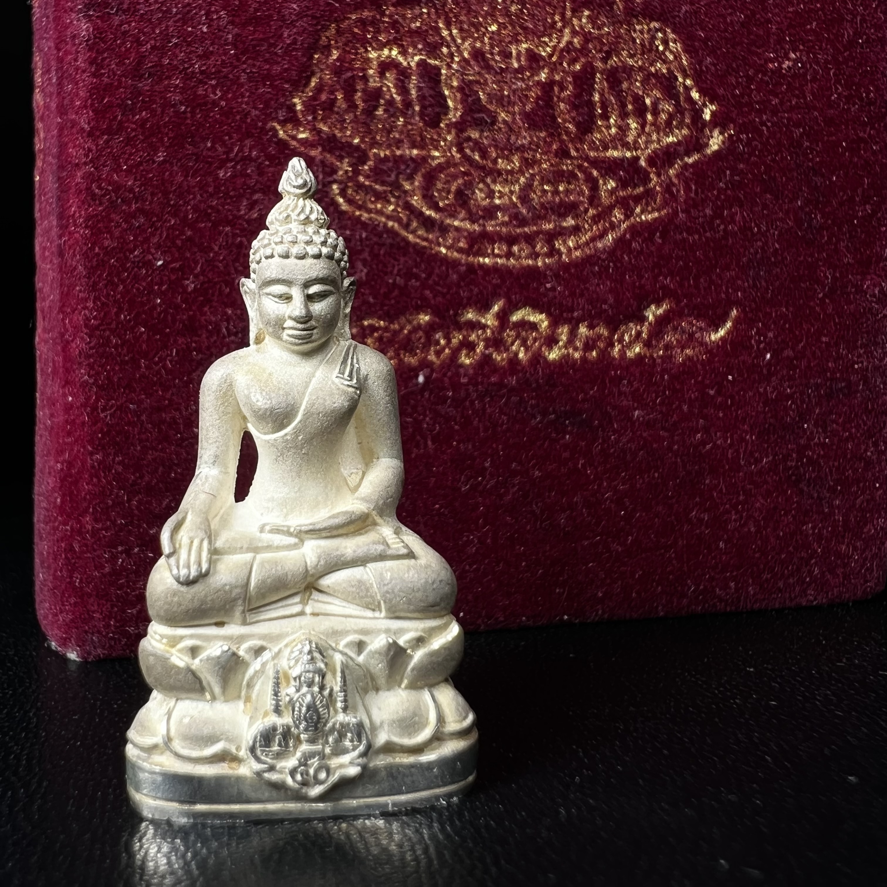 พระกริ่งไพรีพินาศ ตรากาญจนาภิเษก วัดบวรนิเวศวิหาร ที่ระลึกในหลวงรัชกาลที่9 ครองสิริราชสมบัติครบ 50ปี เนื้อเงิน เข้มขลังทรงอานุภาพยิ่งใหญ่ กำราบศัตรูพ่ายสิ้น พระไพรีพินาศ