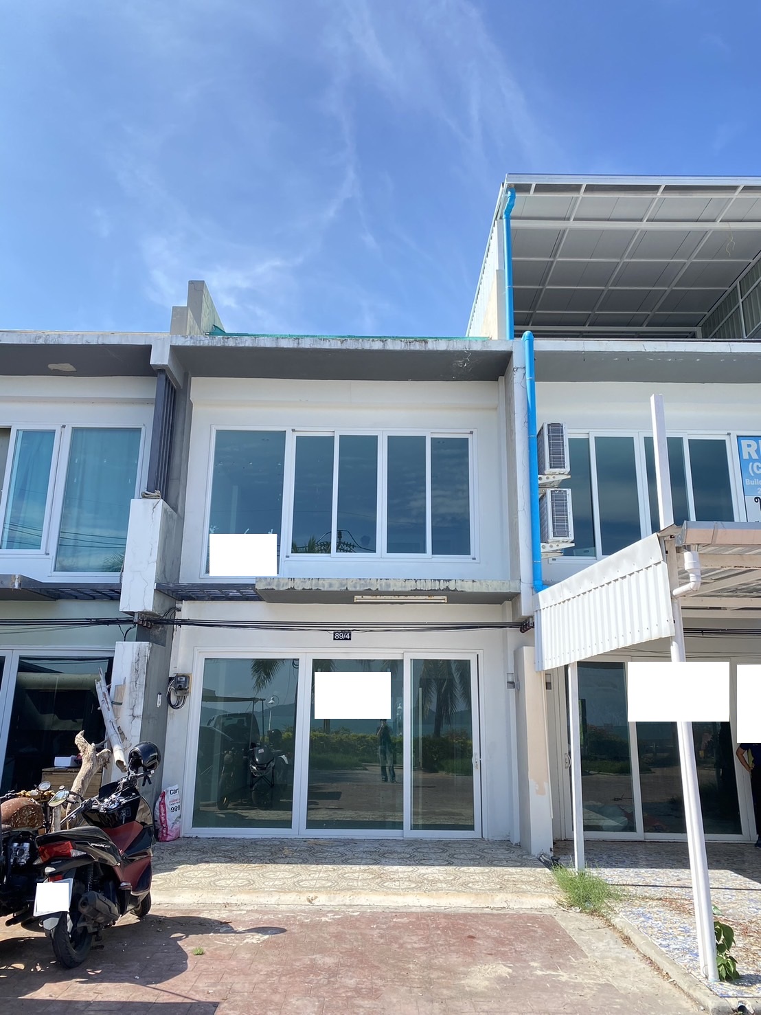 For Sales : Sea front, 2-Story commercial buildings, 3 Bedroom 6 Bathroom