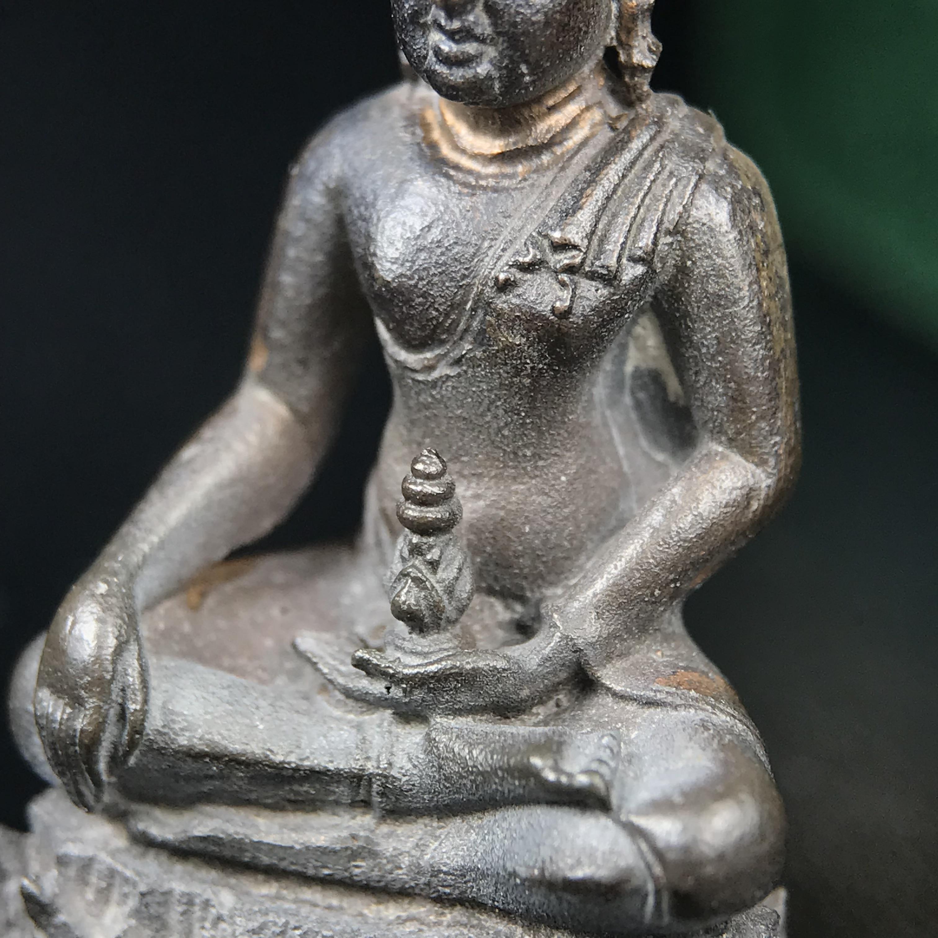 พระกริ่งวาสนา(รุ่นแรก) 80 พรรษา สมเด็จพระสังฆราช (วาสน์) วัดราชบพิธฯ ปี2521 เนื้อนวโลหะ(ตอกโค๊ตพระปิดตา) โดยมีหลวงปู่โต๊ะ วัดประดู่ฉิมพลีร่วมปลุกเสก พร้อมกล่องบรรจุเดิม(รุ่นแรก คอตั้งตรงได้สัดส่วน หายาก)