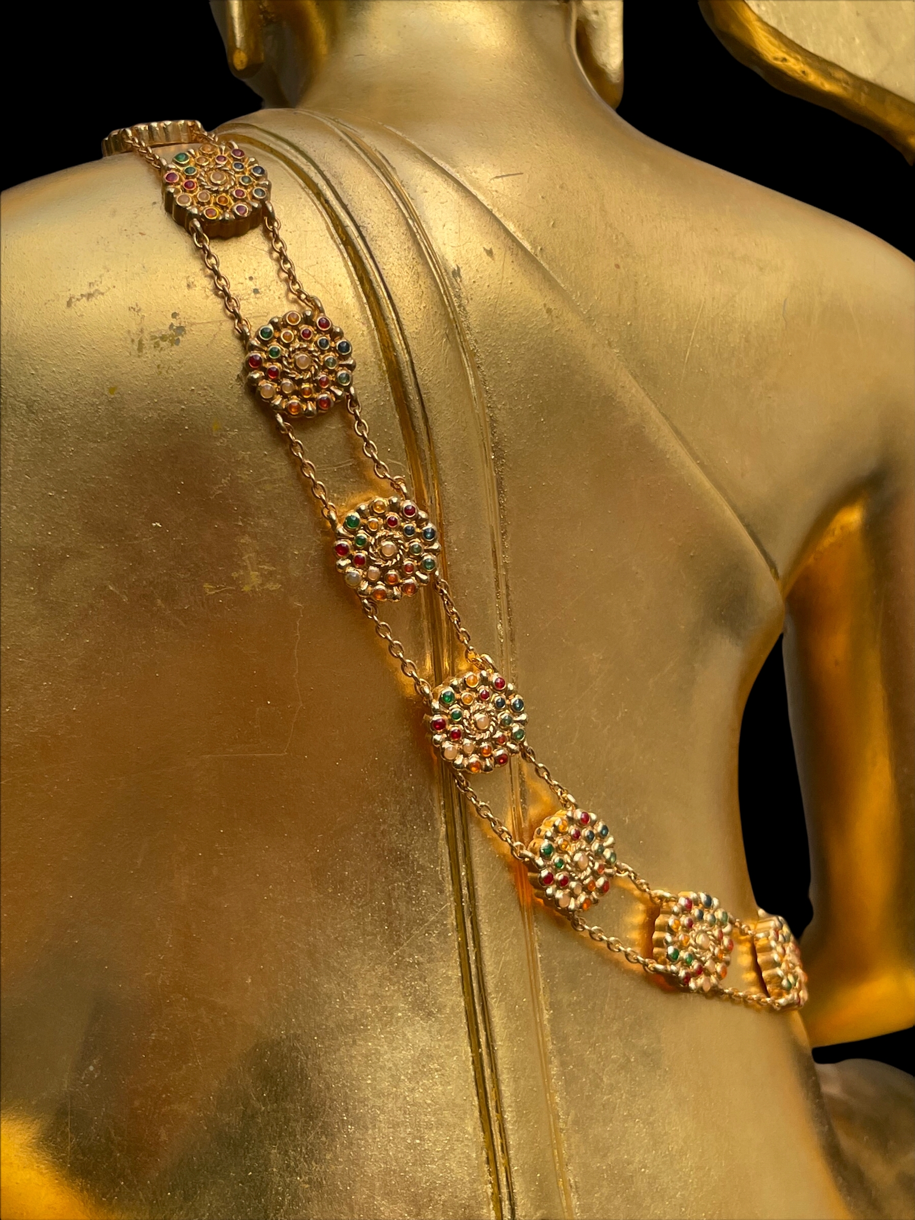 พระพุทธชินราช(จำลอง)ภปร. 84พรรษา เนื้อโลหะ ลงรักปิดทอง 100% ขนาดหน้าตัก 9 นิ้ว(ใต้ฐานบรรจุพระพุทธชินราชเนื้อผงพระราชทานมวลสาร จิตรลดาและเส้นพระเจ้า(เส้นผม))