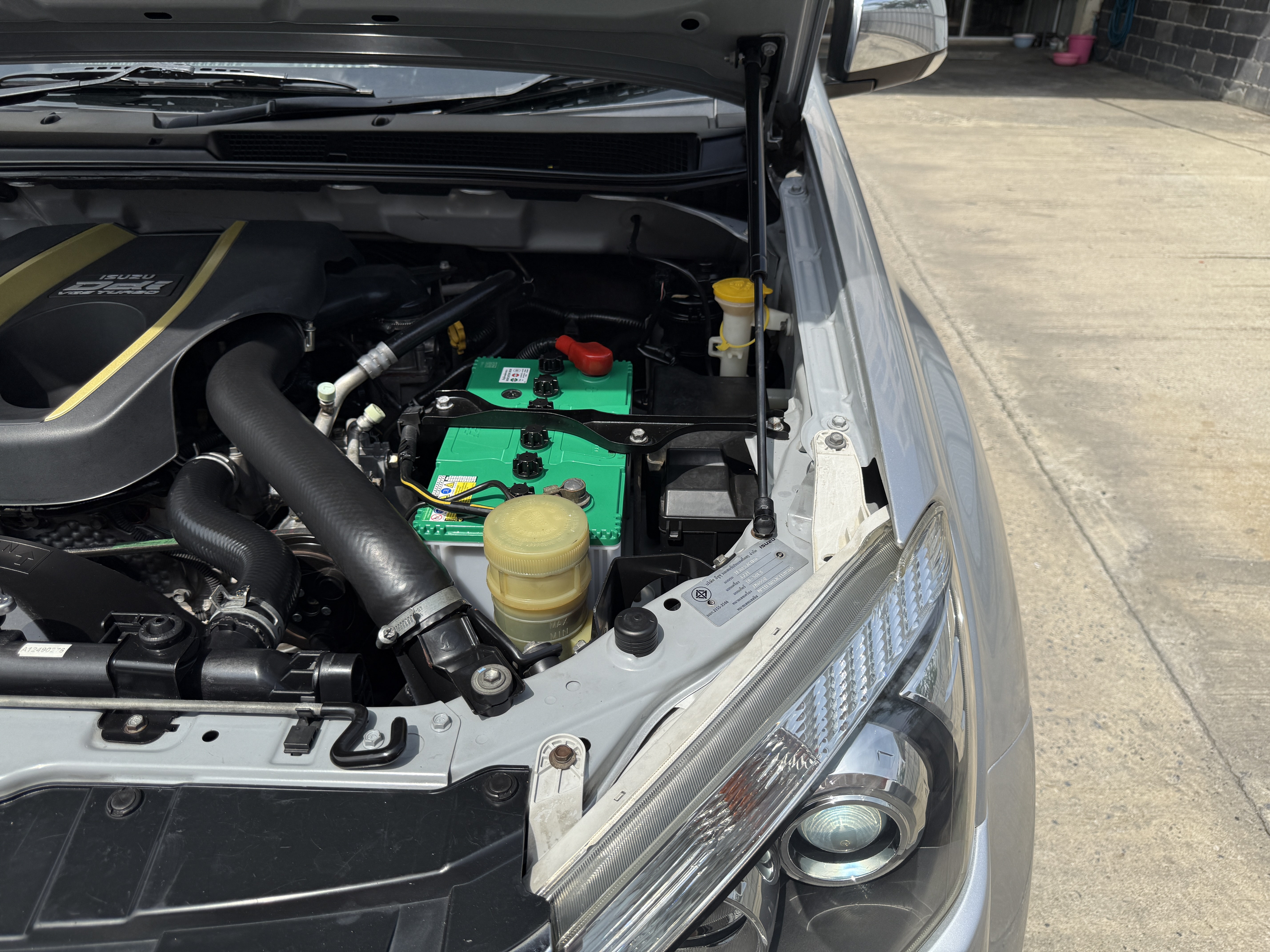 Isuzu Dmax All New 4ประตู Hilander 3.0 Vgs Z Prestige Navi At 2012 เงิน