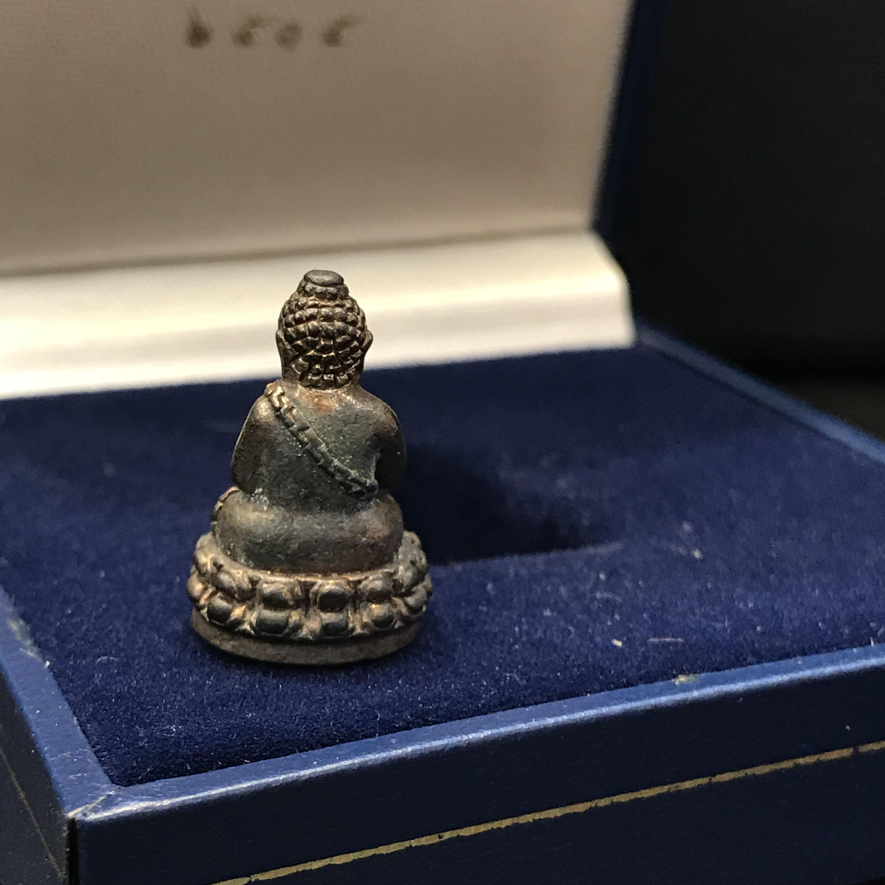 พระกริ่งพุทธอุดมสมบูรณ์ (พระปุ้มปุ้ย) เนื้อนวโลหะ ปี2535(รุ่นแรก)(1ใน2000องค์)