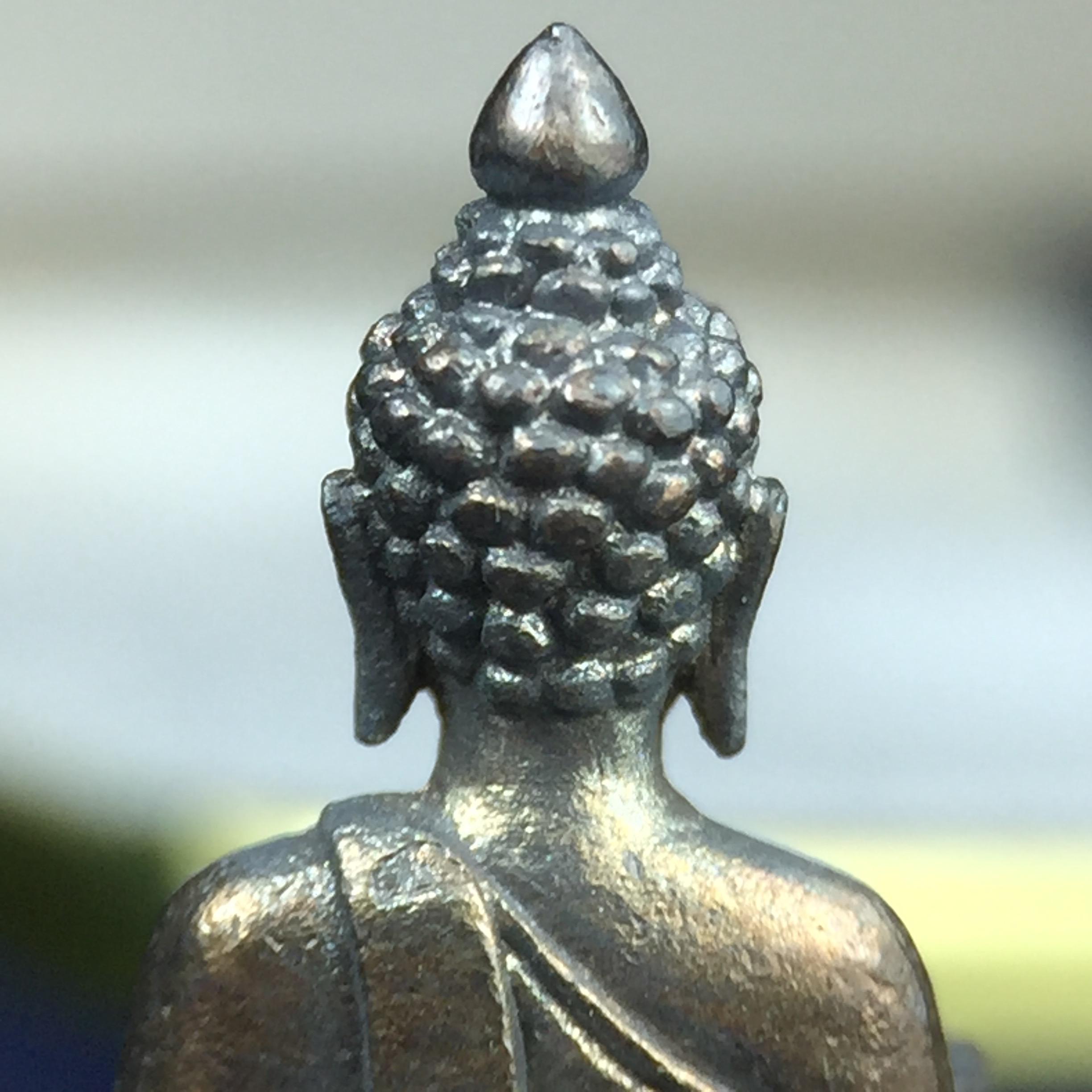 พระกริ่งปรมานุชิตชิโนรส วัดพระเชตุพนวิมลมังคลาราม(วัดโพธิ์) ปี2533 เนื้อเงิน ( ในหลวงรัชกาลที่9เสด็จเททอง)พิธีใหญ่ งดงามด้วยพุทธศิลป์เปี่ยมด้วยพุทธคุณ อีกหนึ่งรุ่นที่แนะนำสะสมบูชา