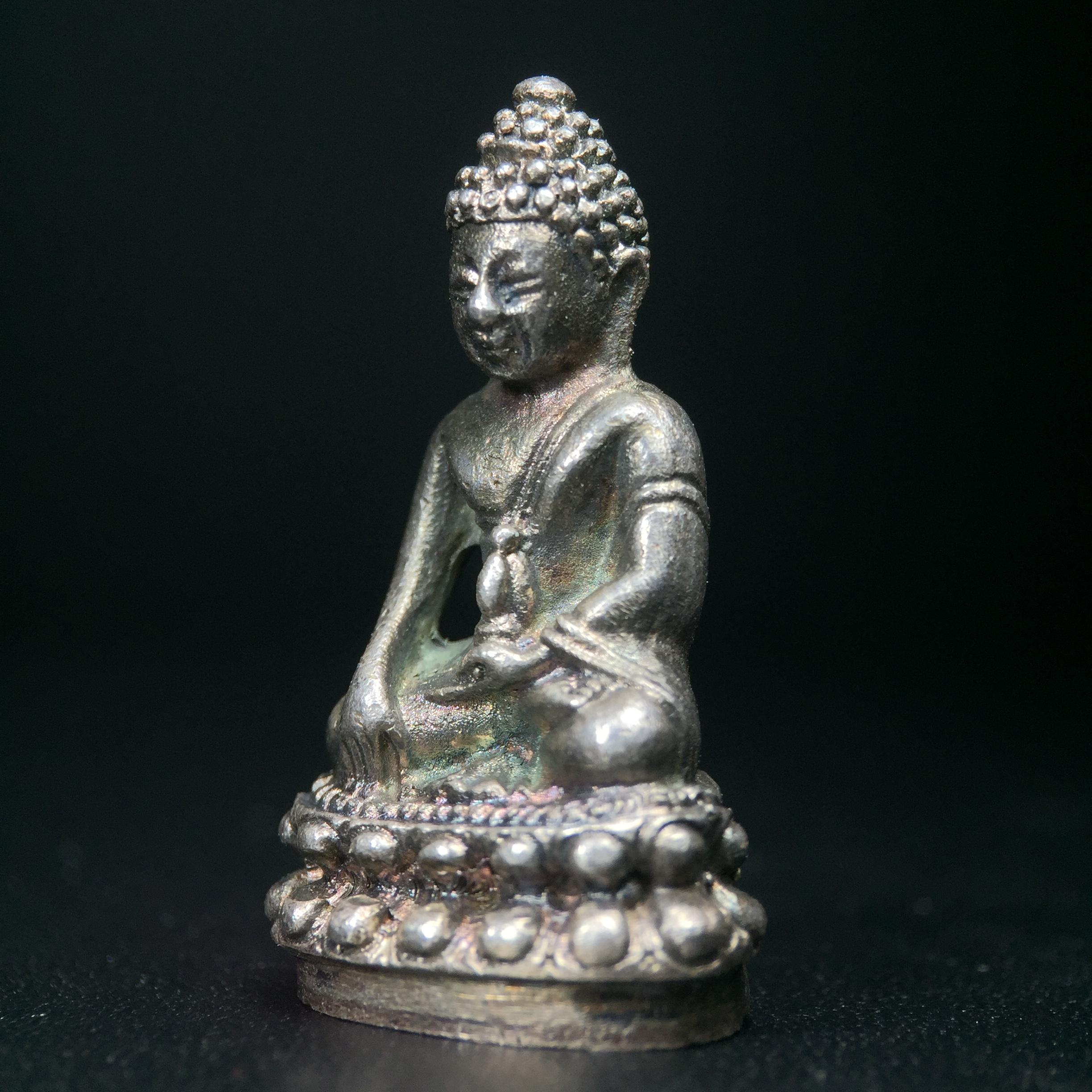 พระกริ่งศาสดา ภปร. วัดบวรนิเวศวิหาร ปี 2532 จัดสร้างในโอกาสสองทศวรรษรามาธิบดี เพื่อศูนย์การแพทย์สิริกิติ์ เนื้อเงิน+เนื้อนวโลหะ(1ชุดรวม 2 องค์) (พิธีใหญ่ มวลสารมงคล สวยงามเข้มขลัง)สมเด็จพระญาณสังวร สมเด็จพระสังฆราชฯเสด็จเททอง