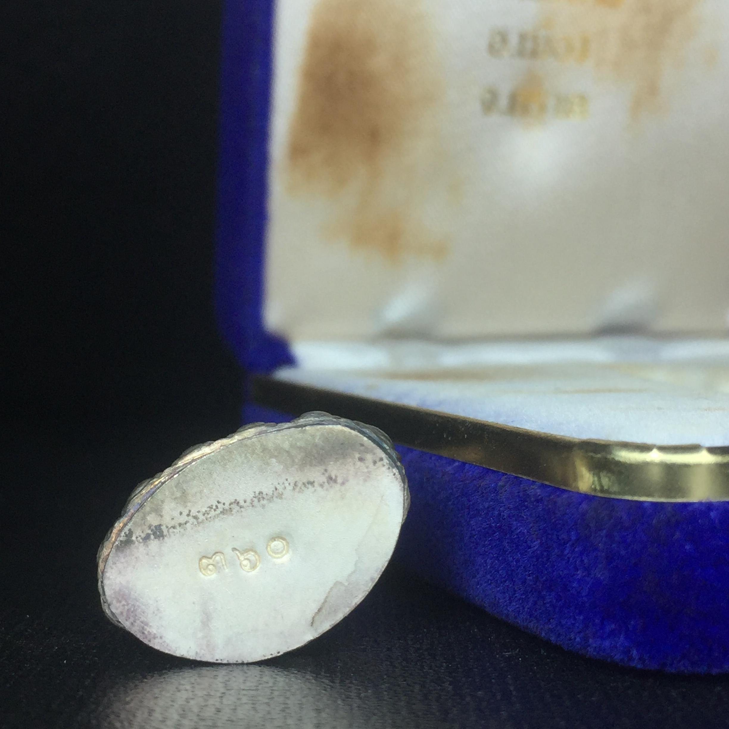 พระกริ่งรุ่นสร้างเจดีย์ วัดคีรีวิหาร ปี 2538 เนื้อเงิน(สภาพผิวสวยเดิม) ที่ระลึกในวาระครบ 5 รอบของ สมเด็จพระวันรัต(จุนท์ พฺรหฺมคุตฺโต) วัดบวรนิเวศวิหาร(เนื้อเงินตอกโค๊ตด้านหลังและเลขใต้ฐาน องค์นี้หมายเลข 360(ผลรวมได้9 เลขมงคล))(1 ใน 561 องค์)หายาก!!