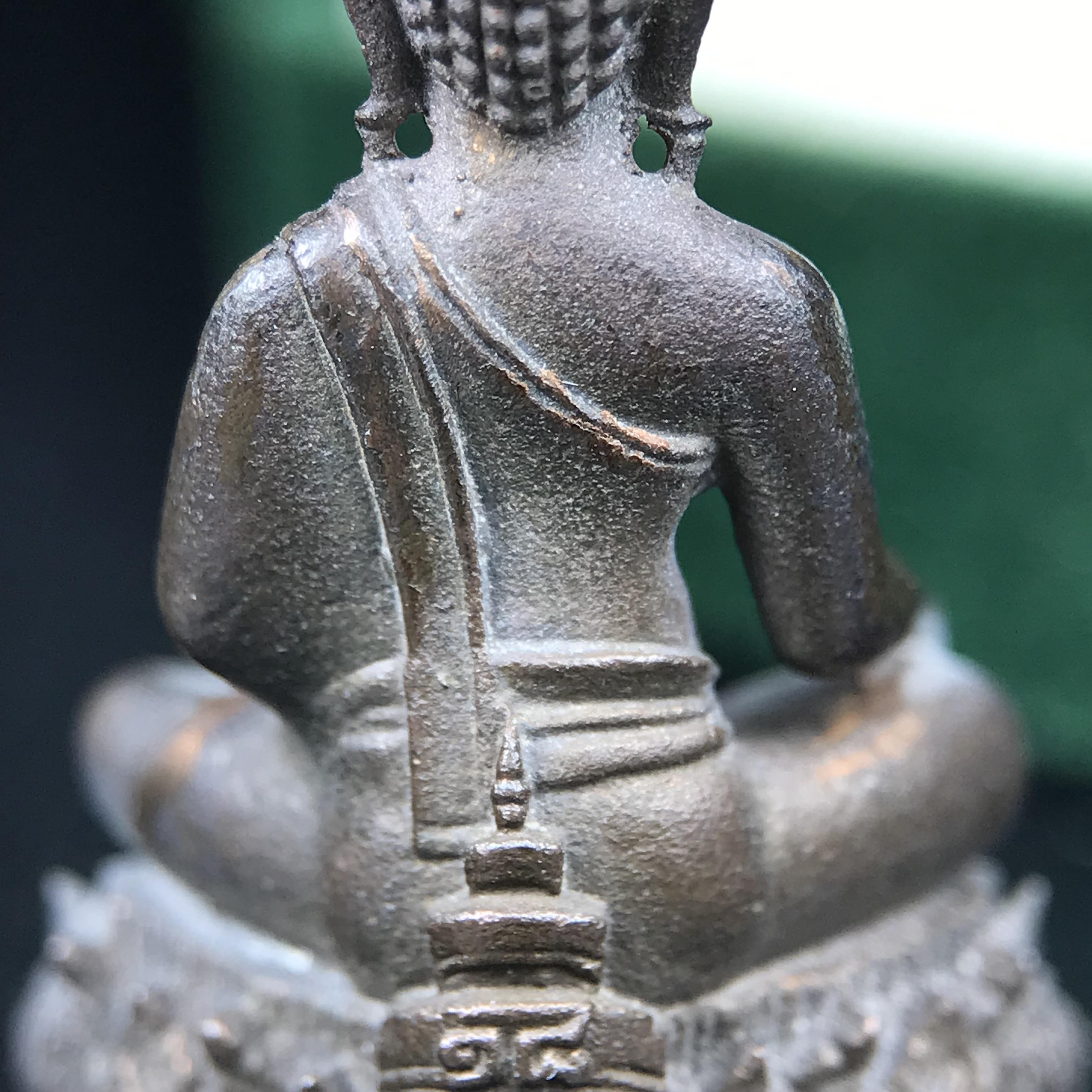 พระกริ่งวาสนา(รุ่นแรก) 80 พรรษา สมเด็จพระสังฆราช (วาสน์) วัดราชบพิธฯ ปี2521 เนื้อนวโลหะ(ตอกโค๊ตพระปิดตา) โดยมีหลวงปู่โต๊ะ วัดประดู่ฉิมพลีร่วมปลุกเสก พร้อมกล่องบรรจุเดิม(รุ่นแรก คอตั้งตรงได้สัดส่วน หายาก)